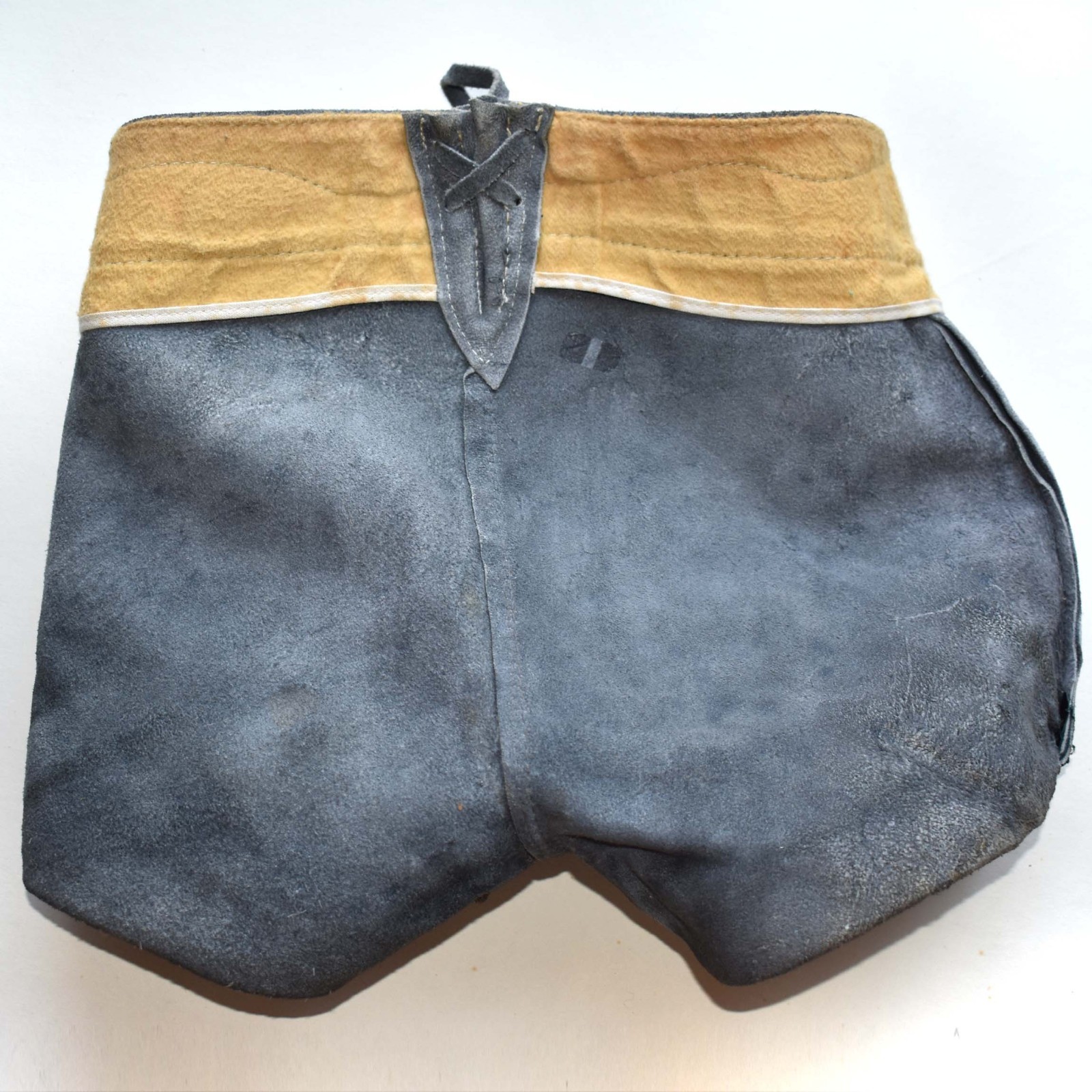 Boy’s Lederhosen – Authentic Vintage 70s German Leather Shorts – Suspenders -22W