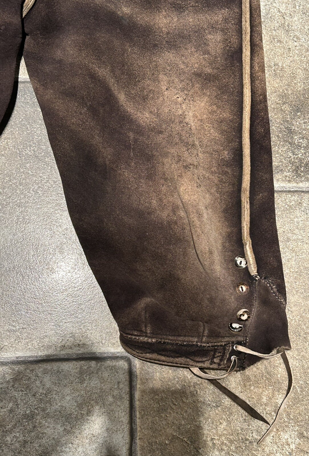 Antike Trachten Hirschleder Kniebund-Lederhose gestickt, m. Gesäß-, Messertasche