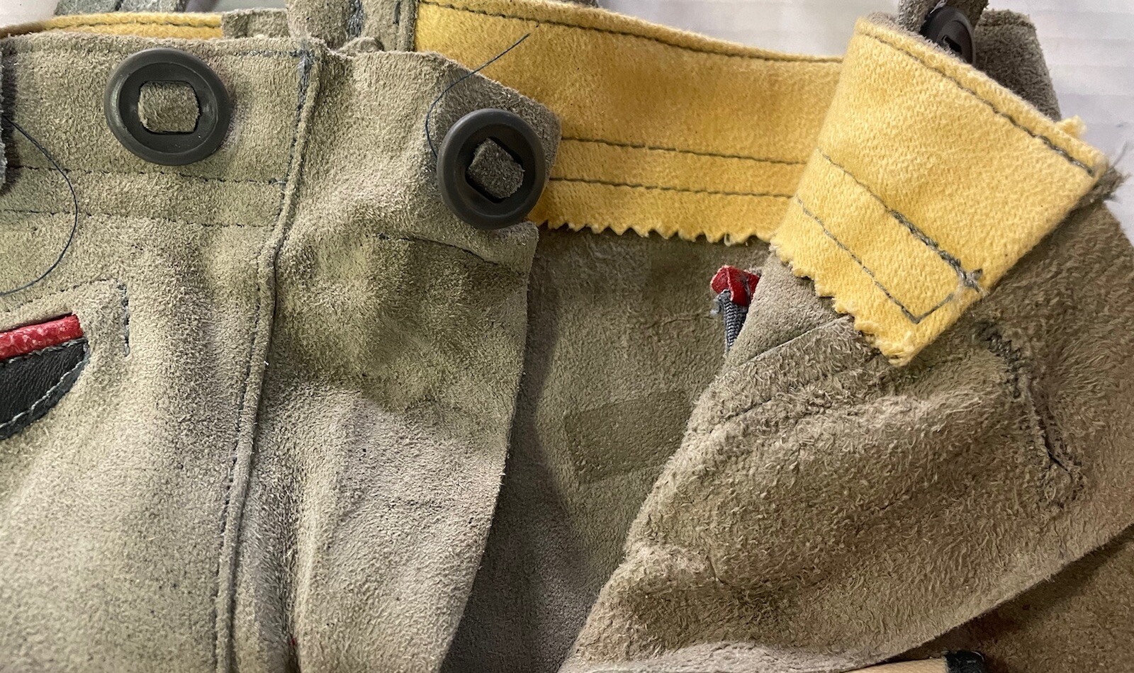 Lederhosen Children’s Green Suede Leather Shorts With Suspenders (Vintage)