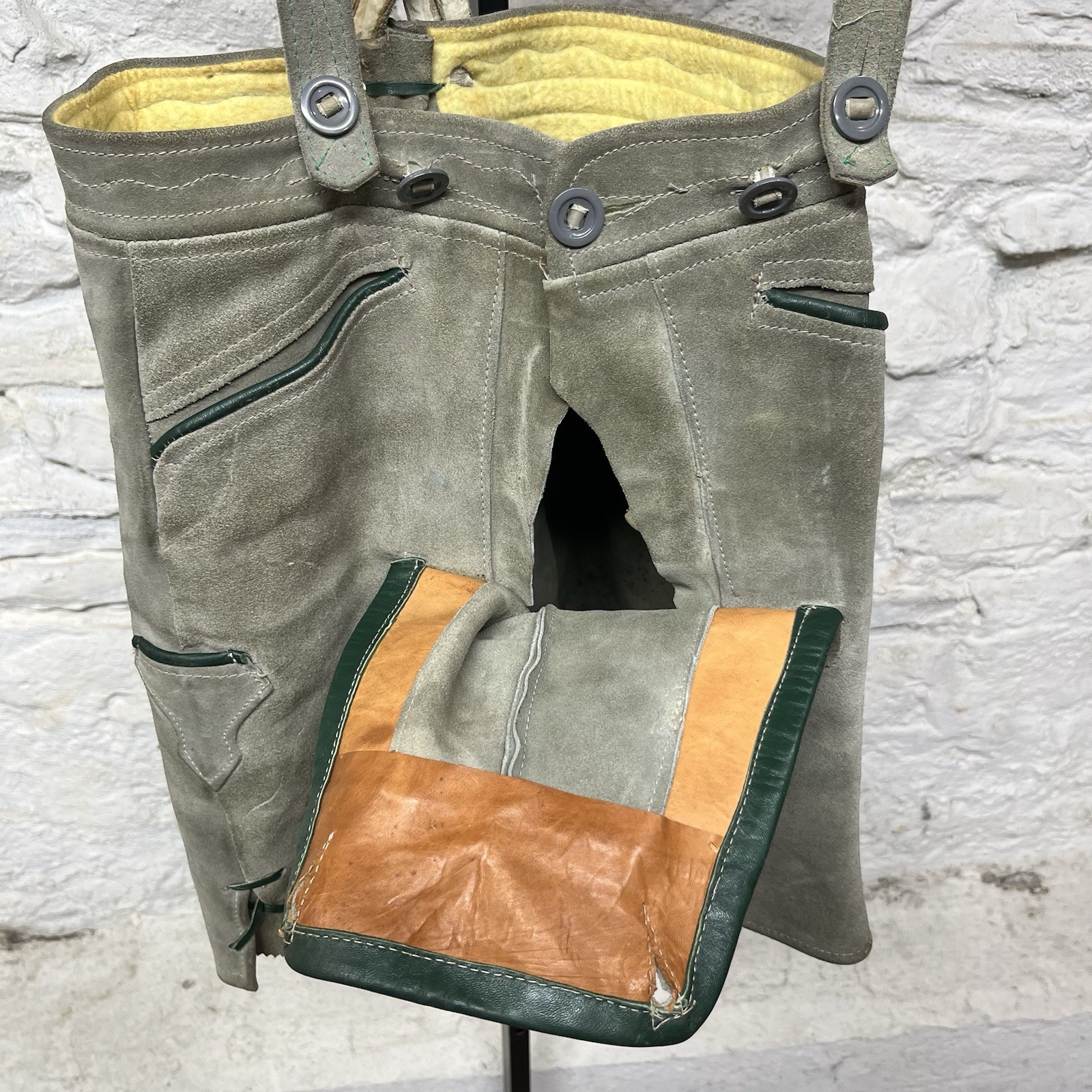 German Lederhosen Shorts 28 Waist Gray Suede Leather Green Trim Vintage 60s 70s