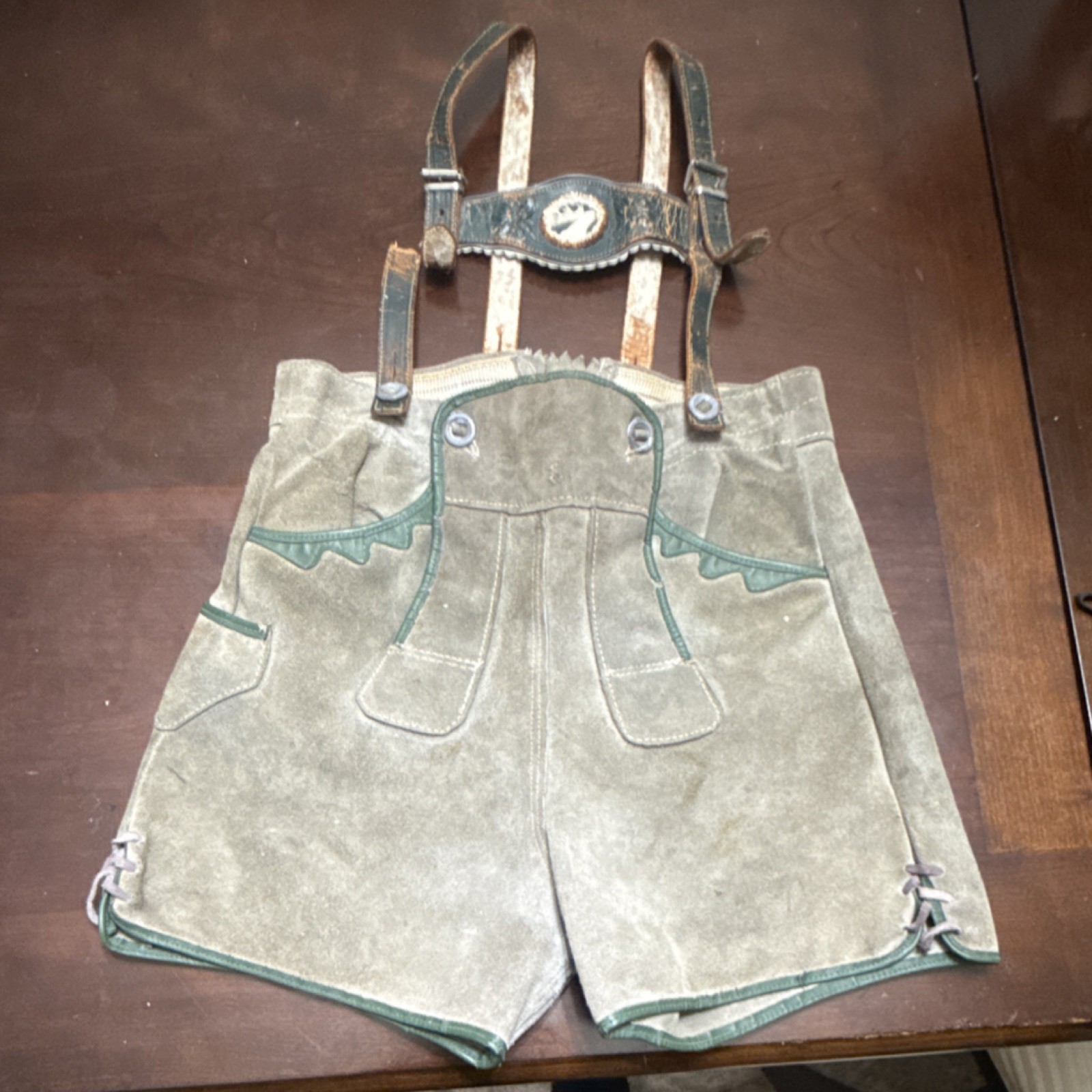 Lederhosen Kurze Hirschleder Vintage with Stains And Torn Strap
