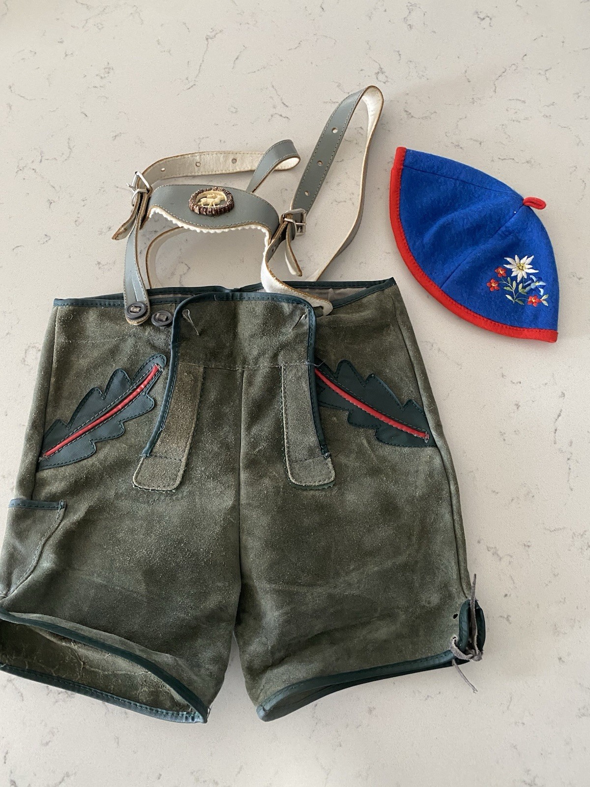 Child Bavarian Lederhosen Stag Suspenders Oktoberfest Costume & Beanie Cap