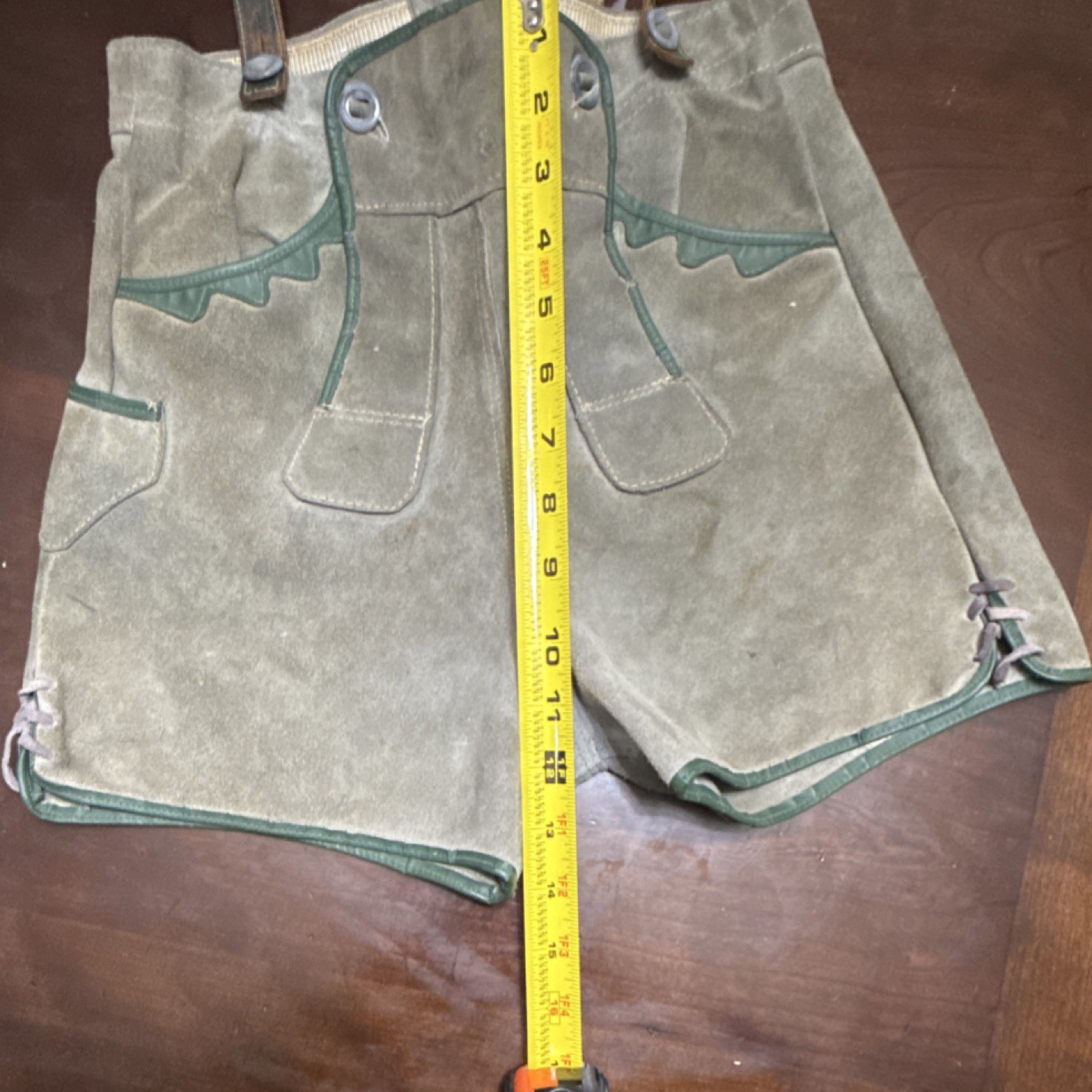 Lederhosen Kurze Hirschleder Vintage with Stains And Torn Strap