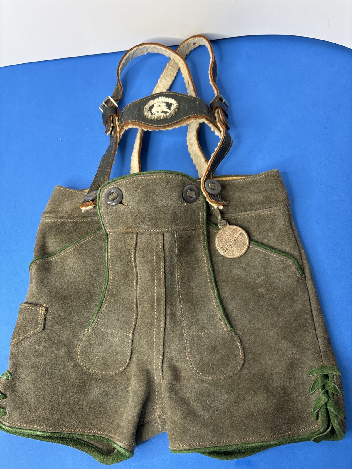 Vintage Bergfreund German Olive Green Suede Shorts Oktoberfest Kids Size 00
