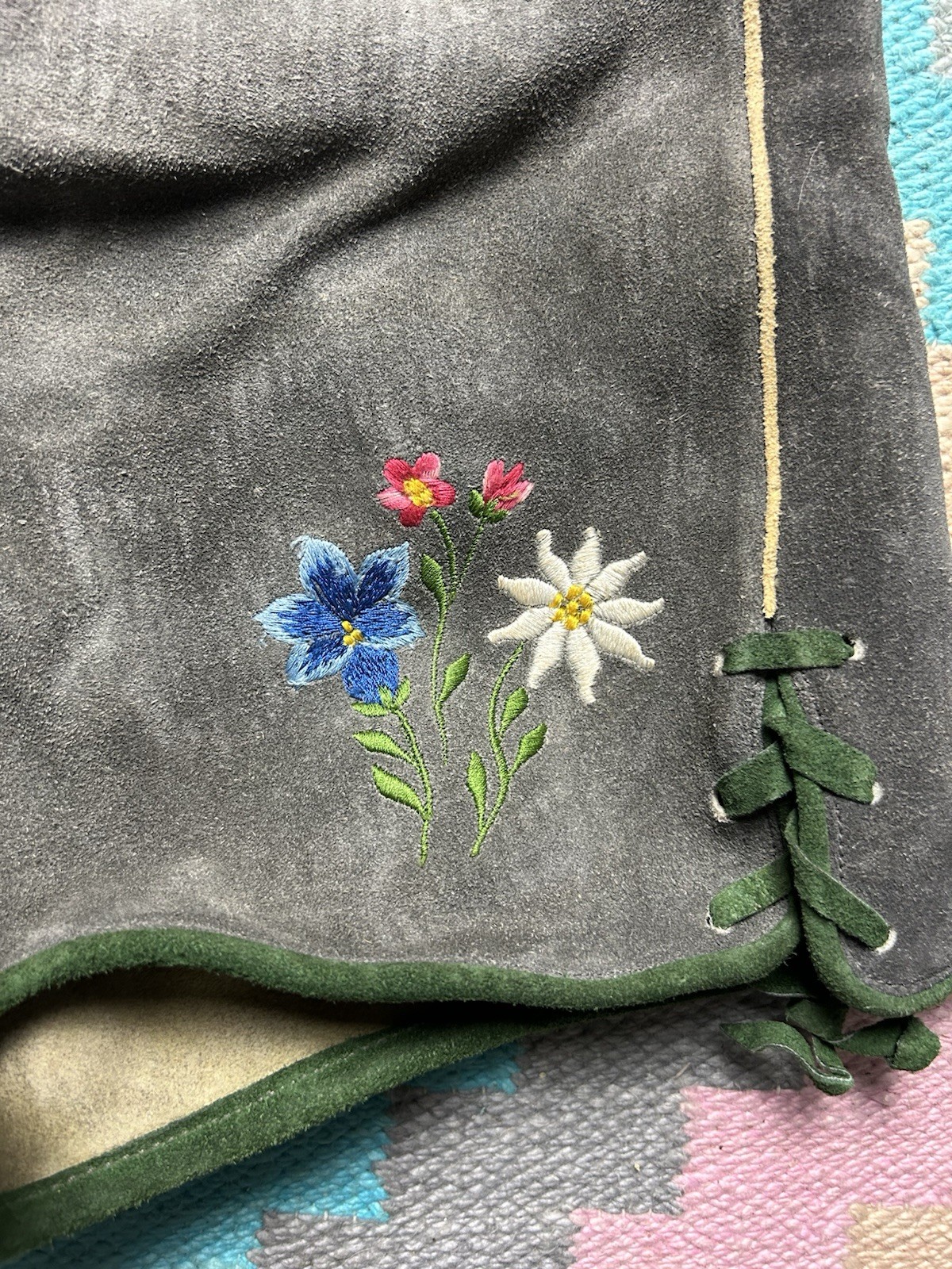 Vintage Authentic German Suede Leather Shorts Lederhosen Gray Mens 29×4 Floral