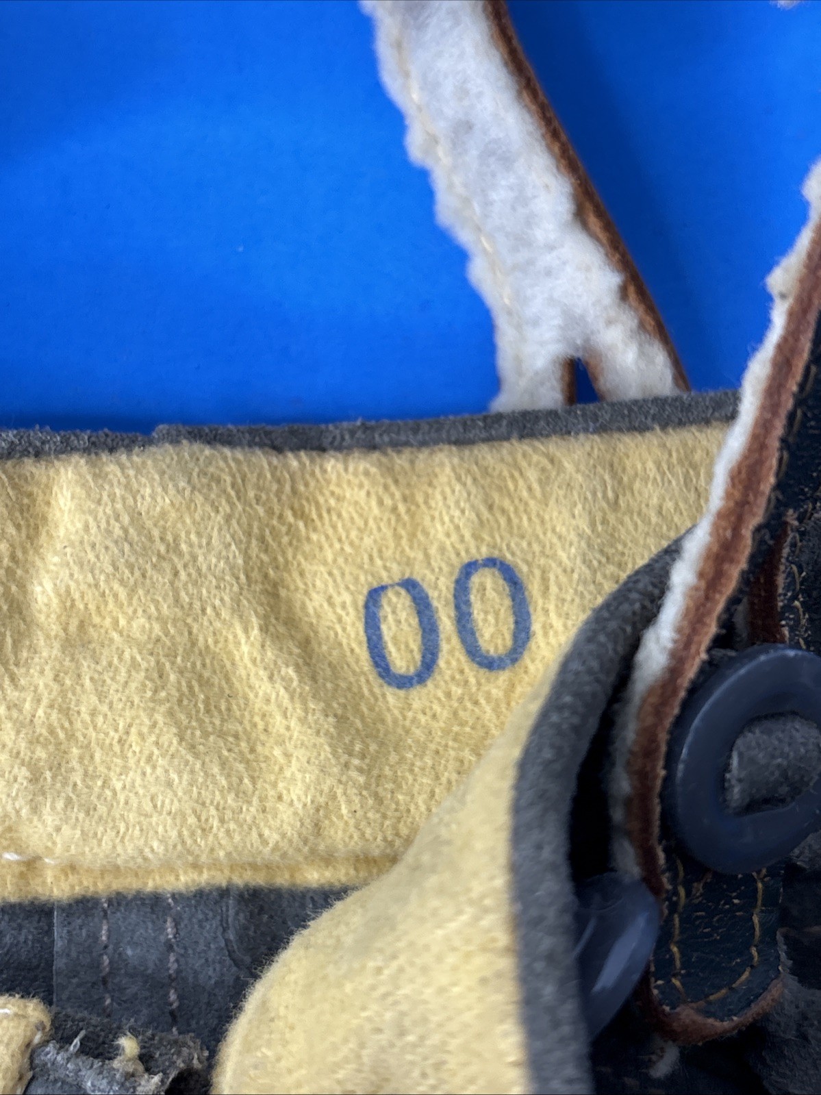 Vintage Bergfreund German Olive Green Suede Shorts Oktoberfest Kids Size 00