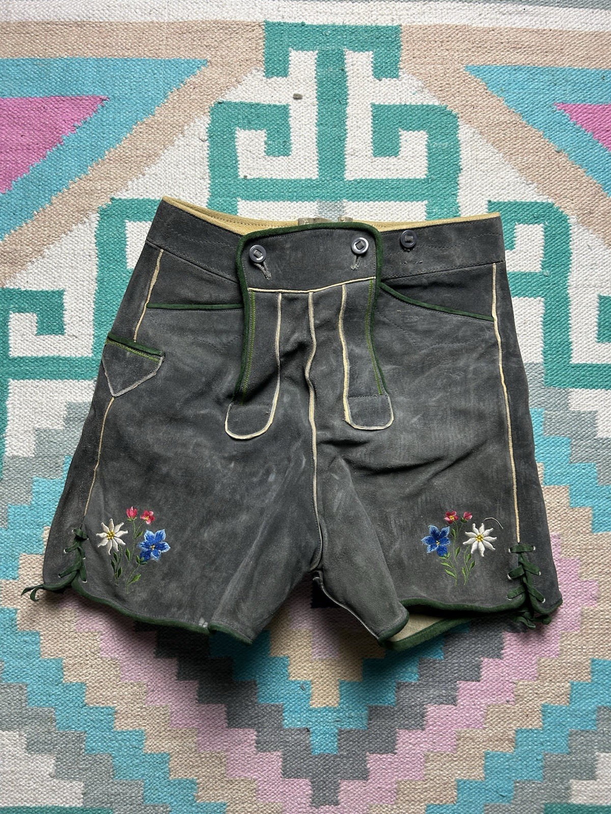 Vintage Authentic German Suede Leather Shorts Lederhosen Gray Mens 29×4 Floral