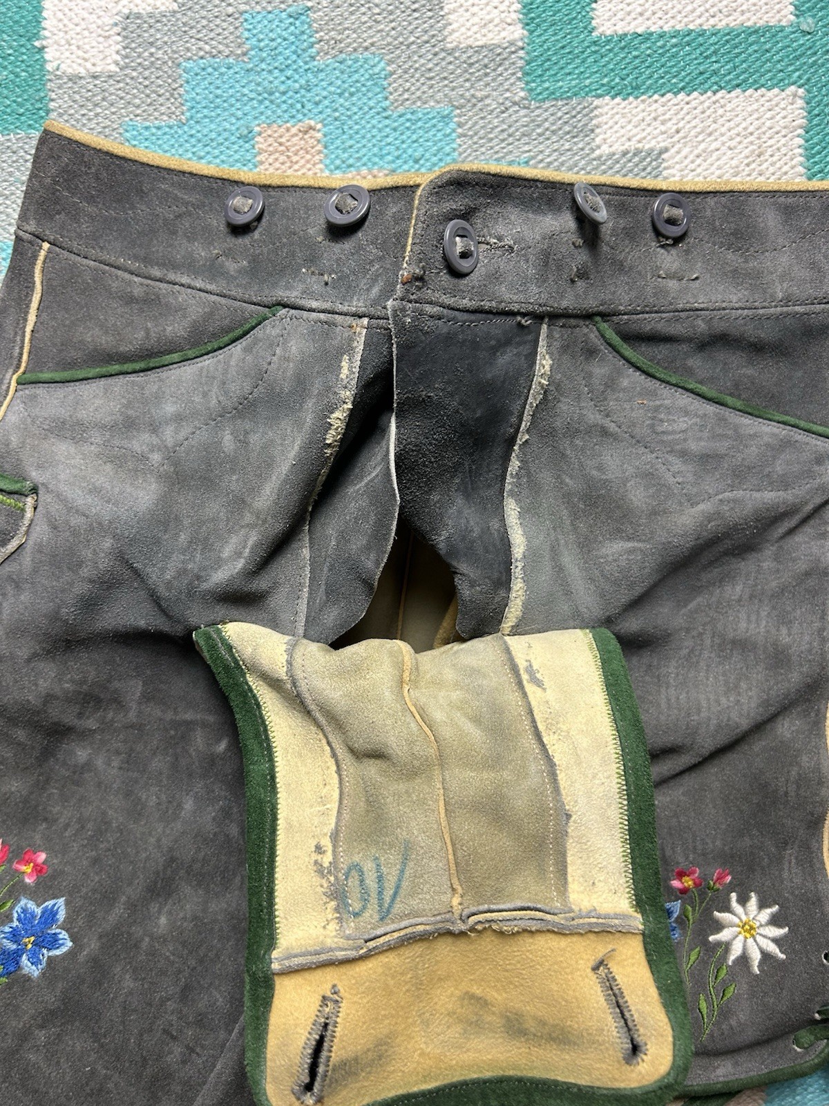 Vintage Authentic German Suede Leather Shorts Lederhosen Gray Mens 29×4 Floral
