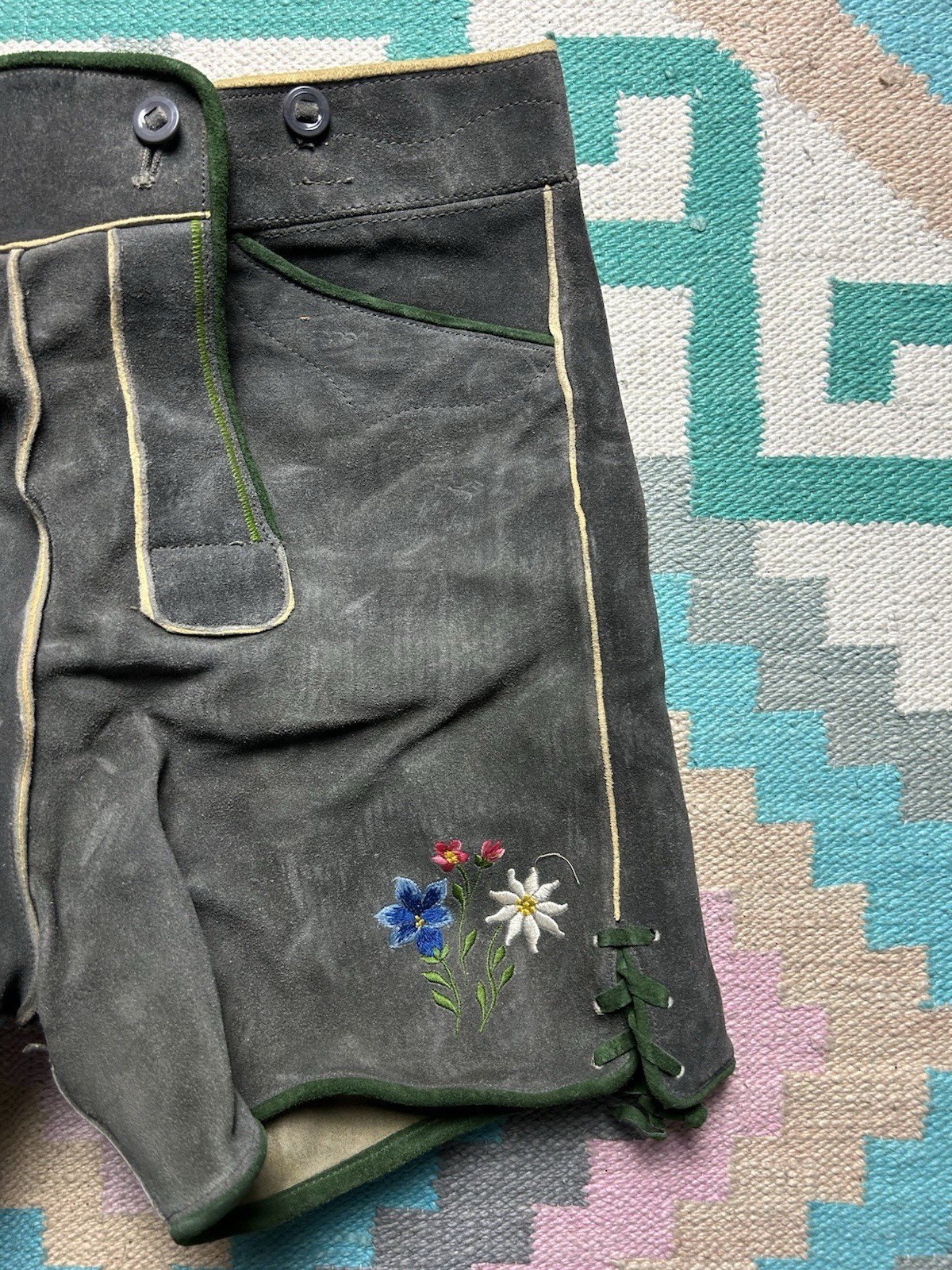 Vintage Authentic German Suede Leather Shorts Lederhosen Gray Mens 29×4 Floral