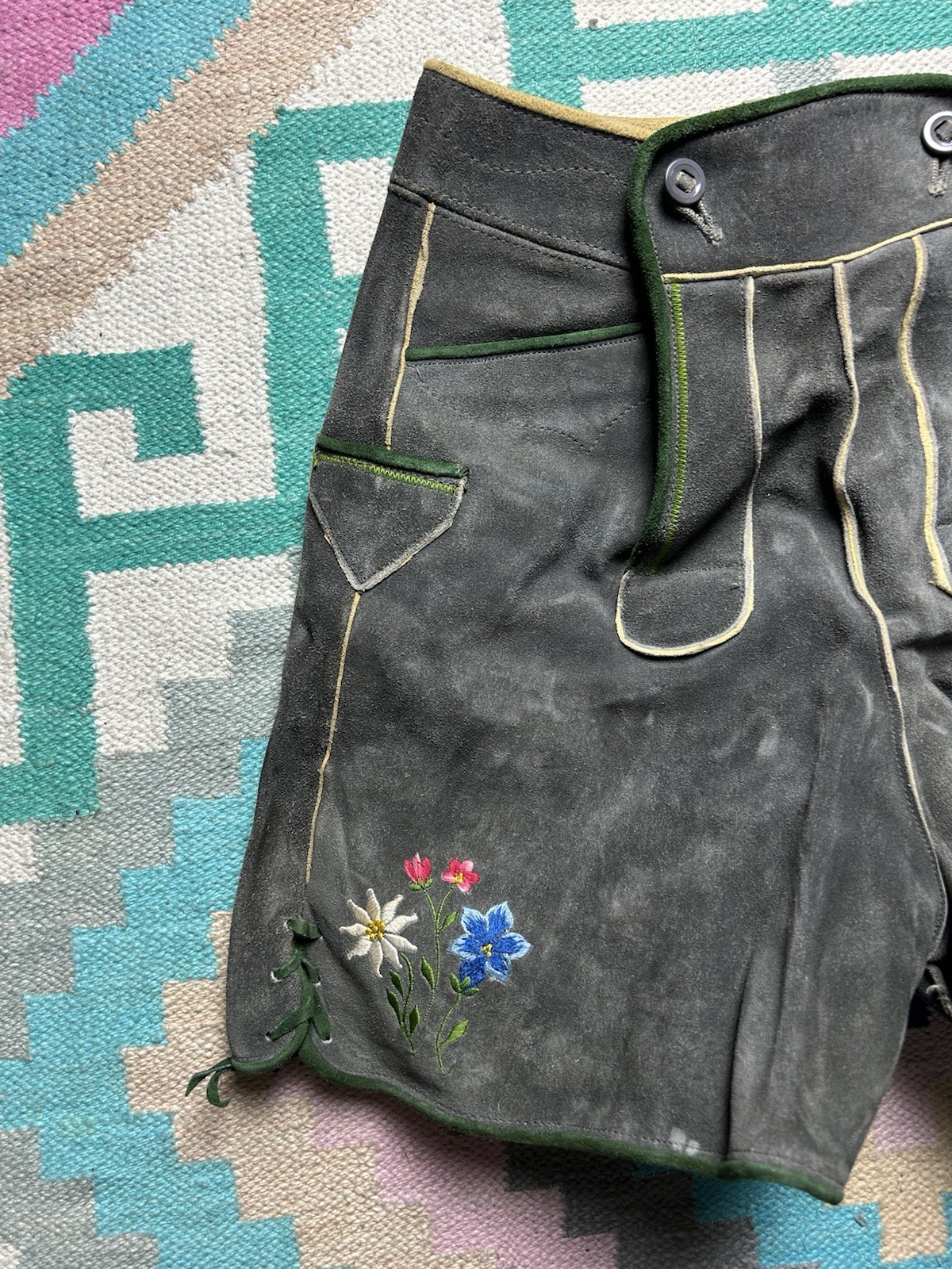 Vintage Authentic German Suede Leather Shorts Lederhosen Gray Mens 29×4 Floral