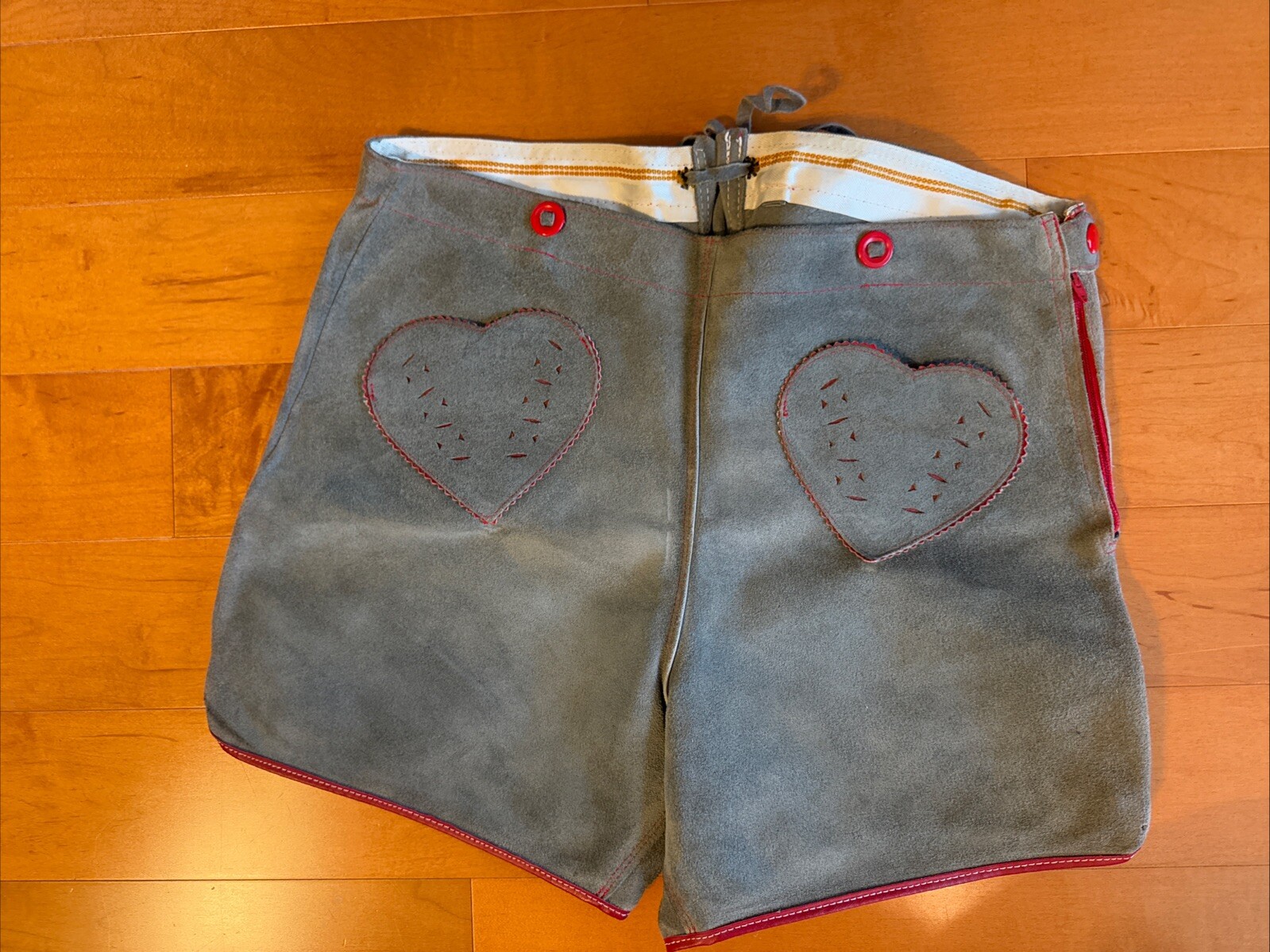 VTG Lederhosen Bavarian Trachten Boys Leather Shorts Pants 30” Heart Oktoberfest