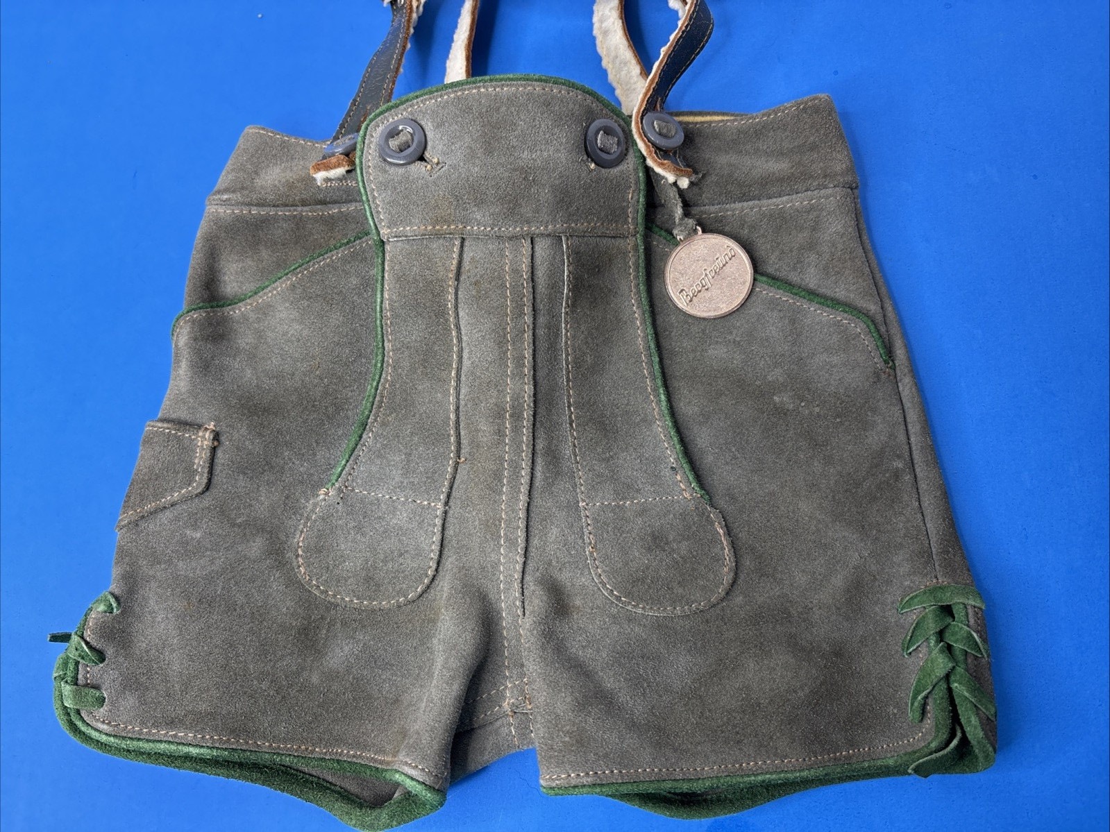 Vintage Bergfreund German Olive Green Suede Shorts Oktoberfest Kids Size 00
