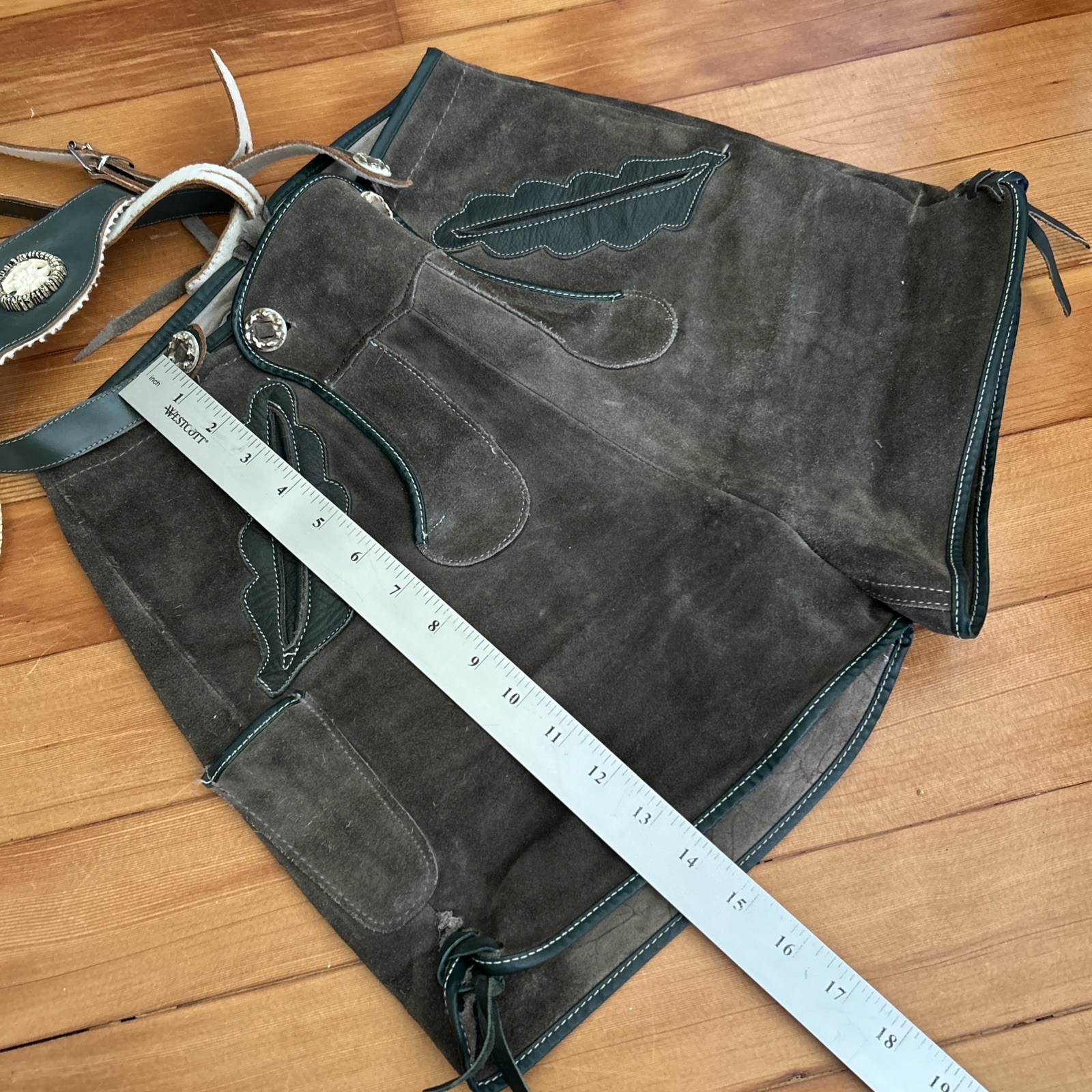 Vintage 1973 German Lederhose Shorts Men’s S Green-Gray Suede Oktoberfest