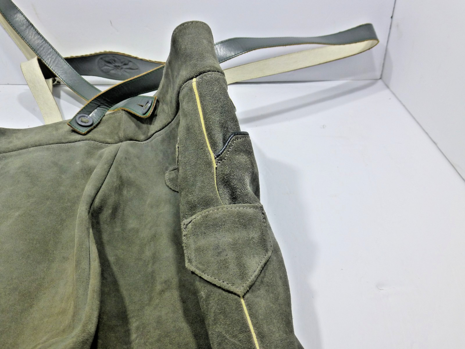 German Lederhouse shorts, gray, size 34
