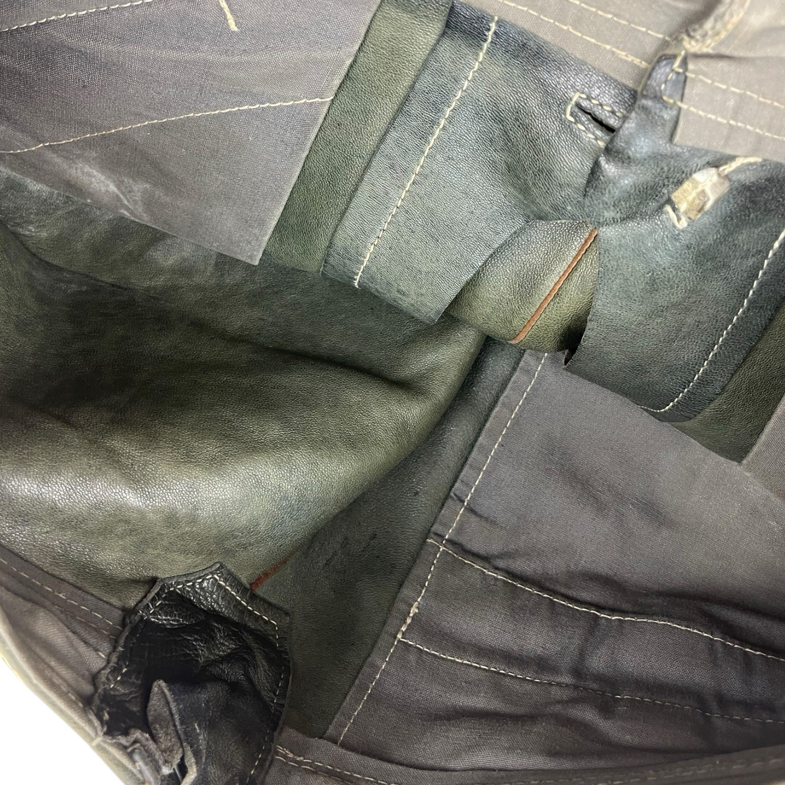 Short leather trousers size S-M waist 43cm laurel leaf 70s green leather vintage