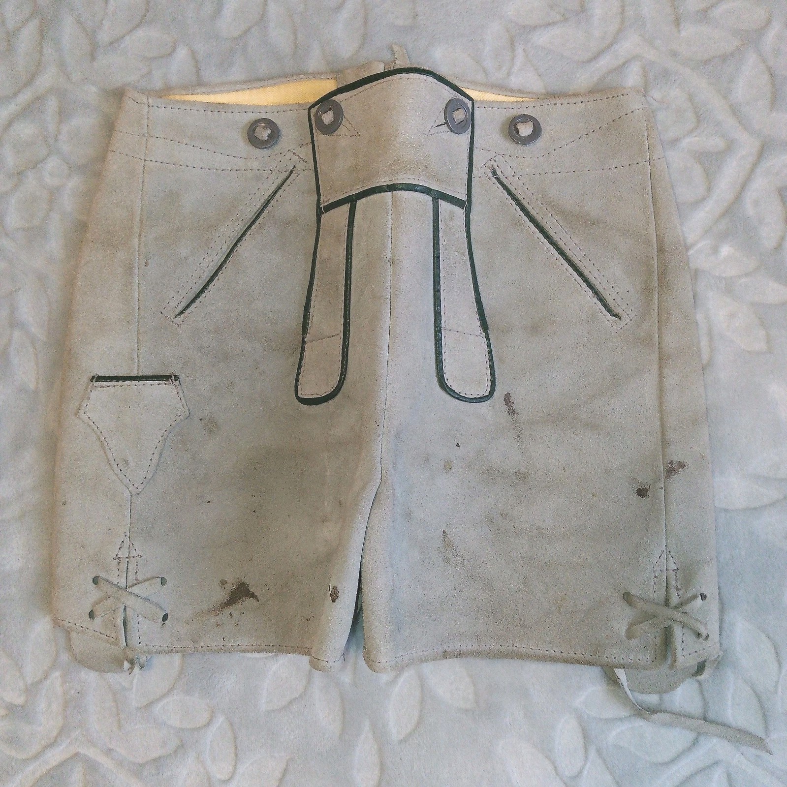2 Pair Of Childrens Lederhosen Oktoberfest Shorts. Size 26 & 30. Gray & Green Tr