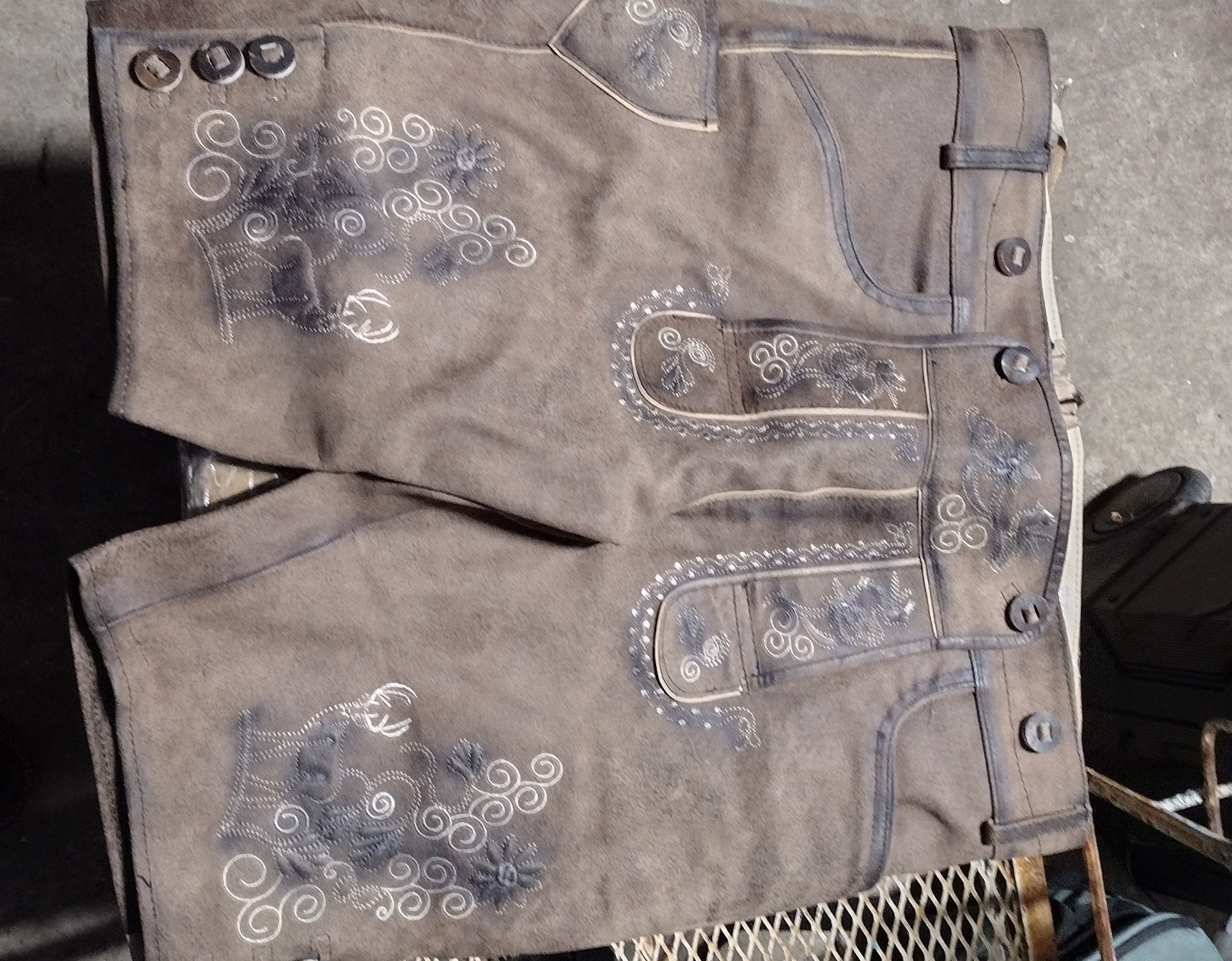 Bavarian Lederhosen leather shorts with intricate embroidery. Men’s US 32 or 34