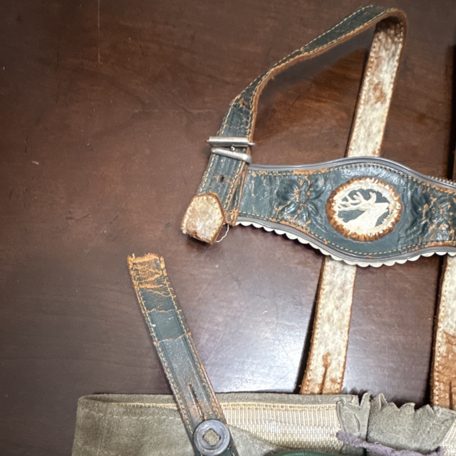 Lederhosen Kurze Hirschleder Vintage with Stains And Torn Strap