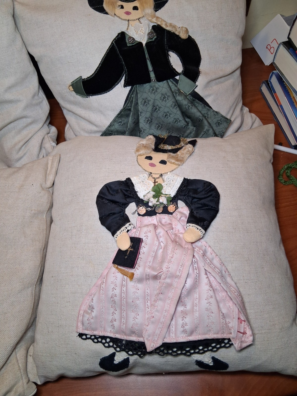 Lot Of 4 German Embroidered Pillows Grassauer Schurzenstube Lederhosen