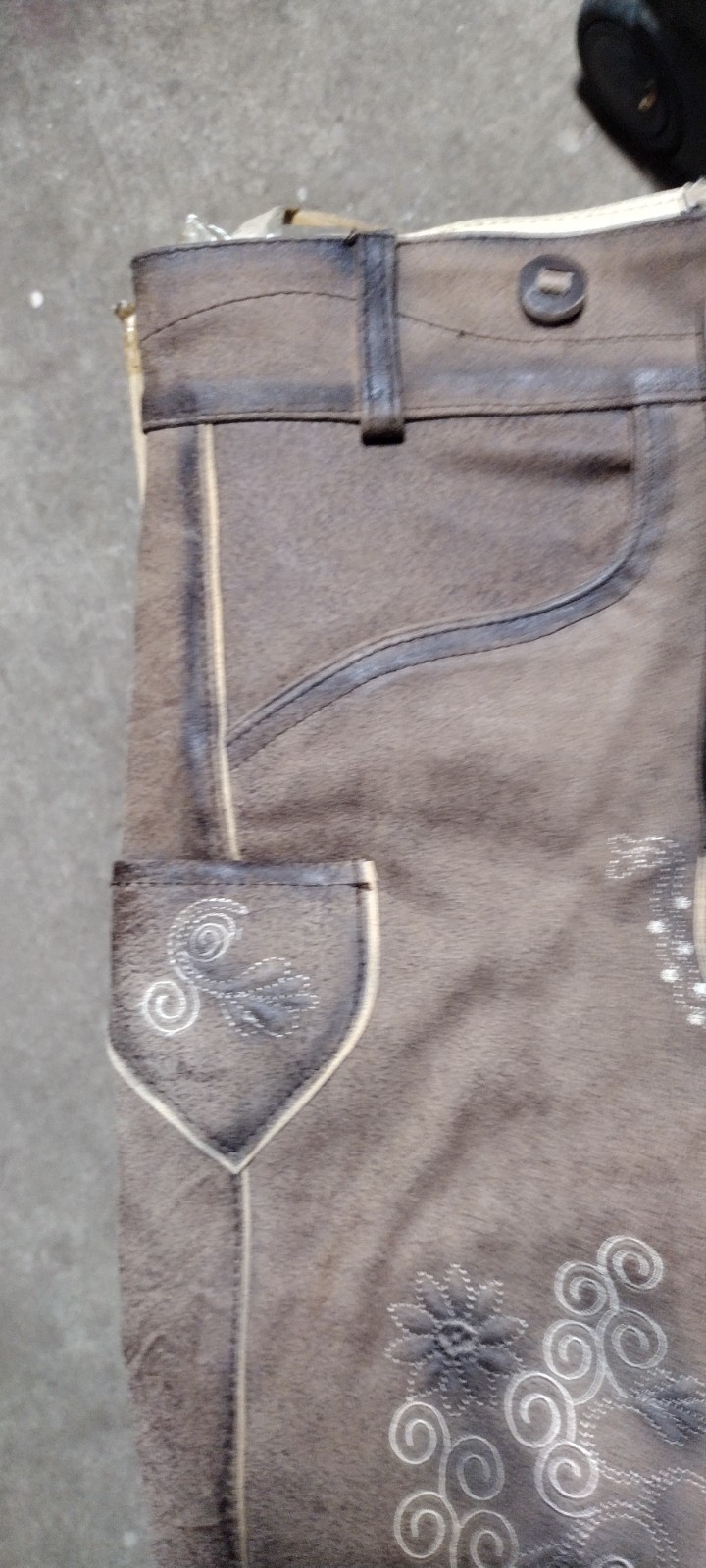 Bavarian Lederhosen leather shorts with intricate embroidery. Men’s US 32 or 34