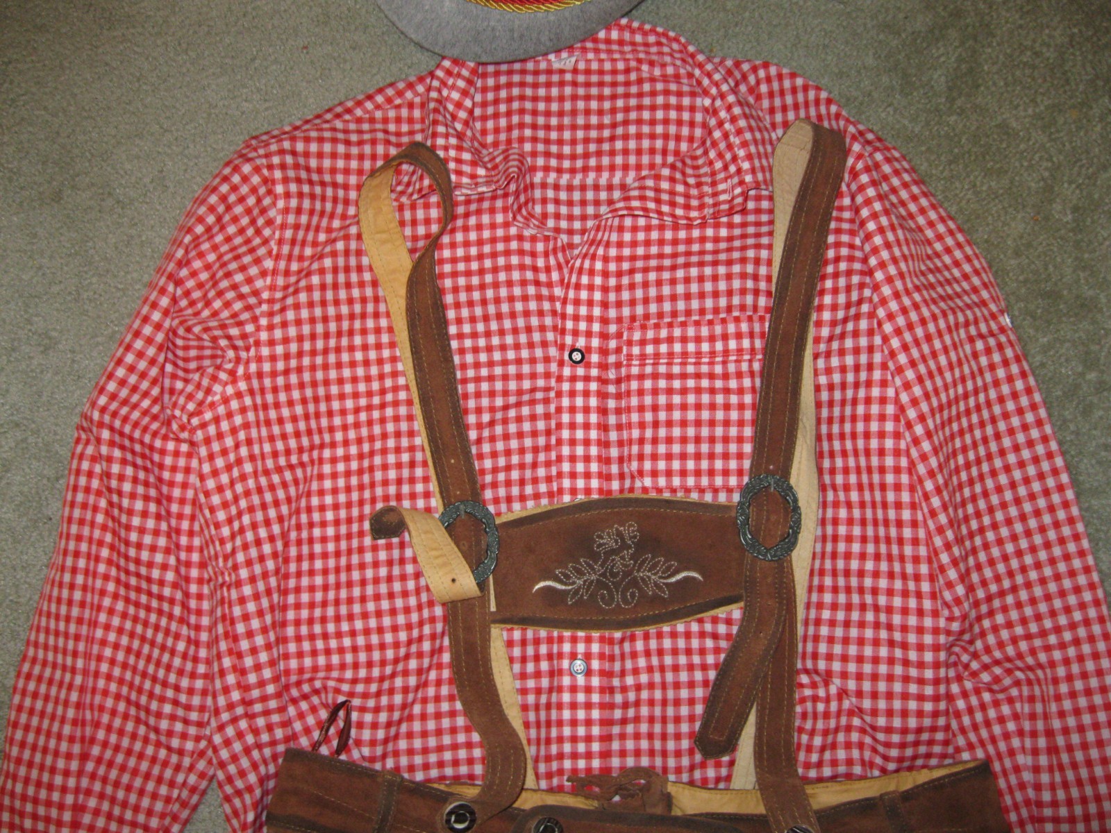 COMPLETE COUPLE GERMAN LEDERHOSEN OUTFIT waist sz 40 & BEER STEIN HALLOWEEN