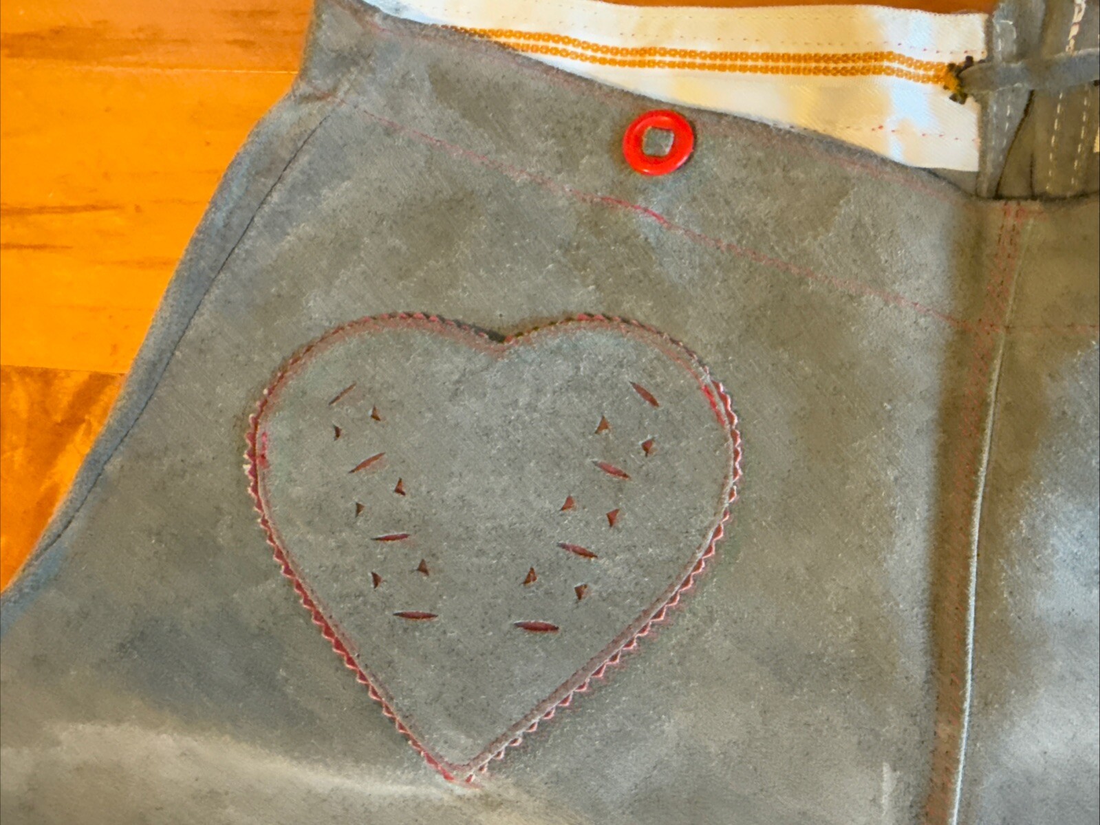VTG Lederhosen Bavarian Trachten Boys Leather Shorts Pants 30” Heart Oktoberfest