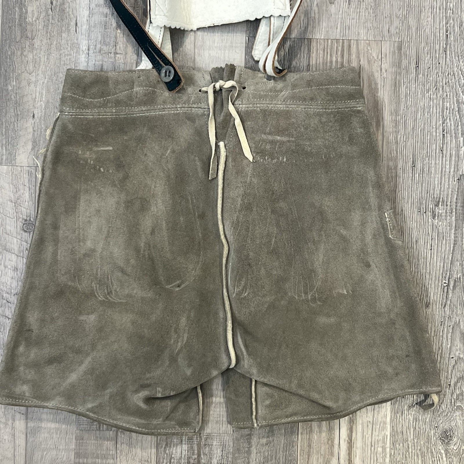 Vintage Marke Bergfreund Lederhosen Grey Suede Leather Shorts Suspenders Size 27