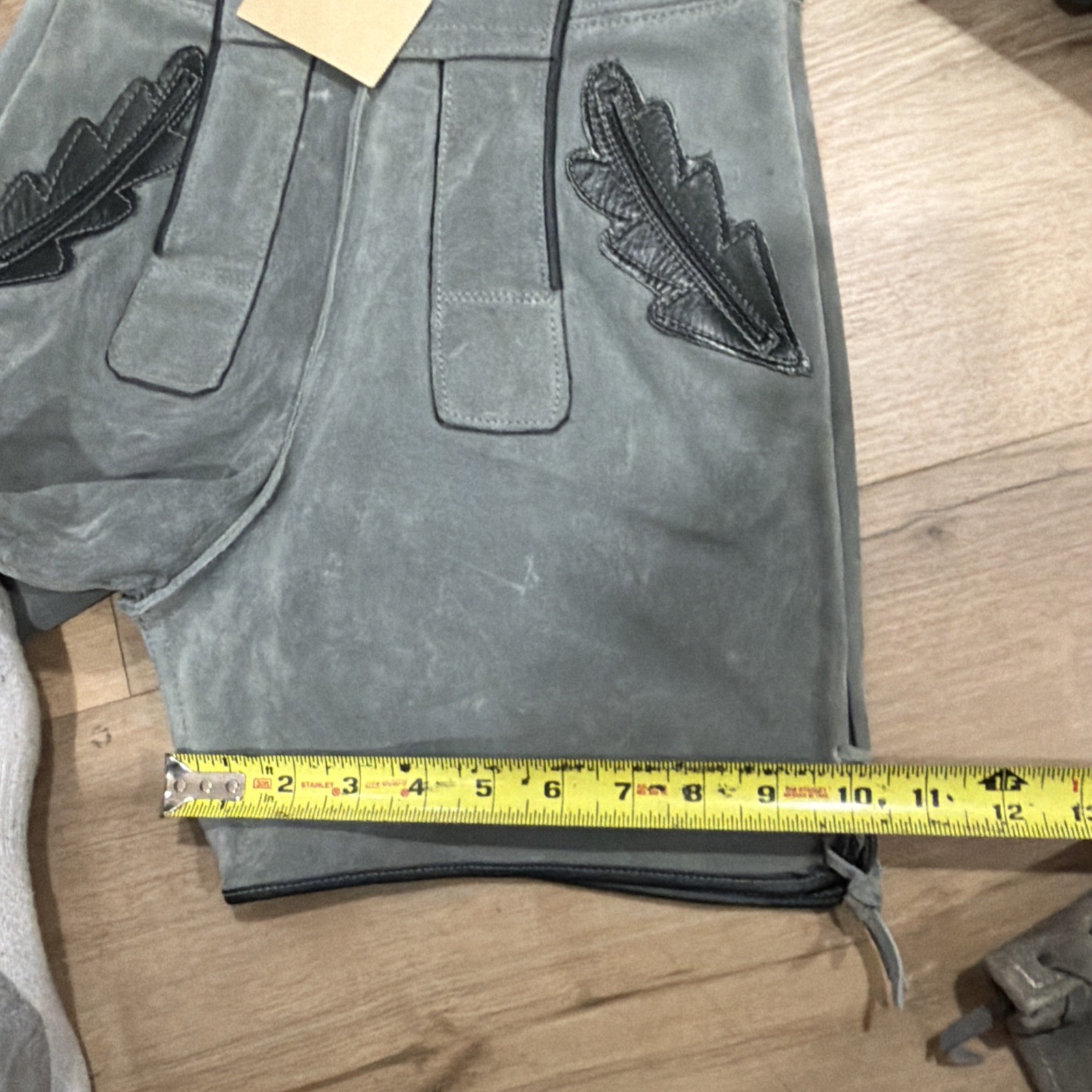 VINTAGE GERMAN LEDERHOSEN GRAY SUEDE LEATHER OKTOBERFEST FESTIVAL Women Men??