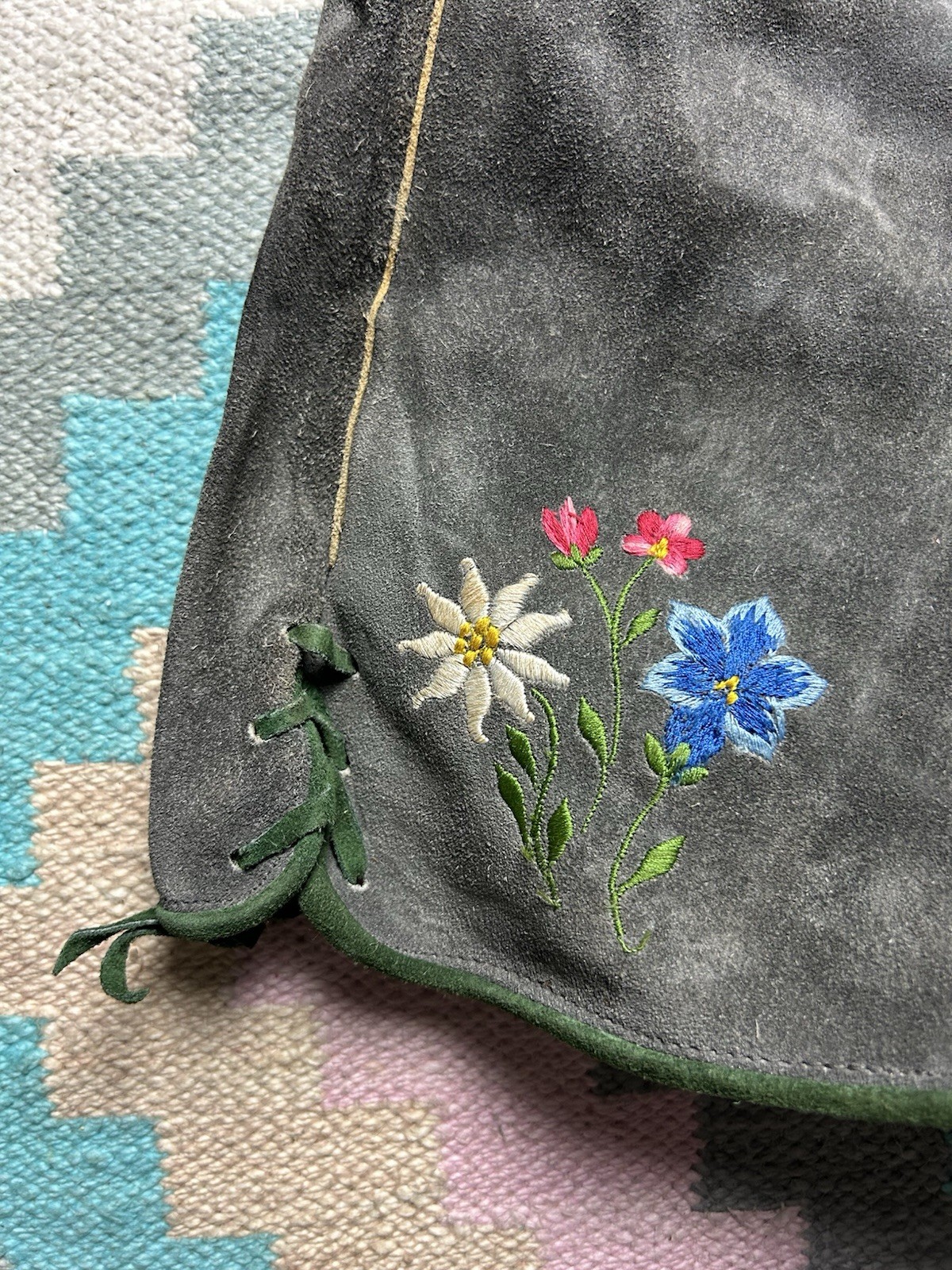 Vintage Authentic German Suede Leather Shorts Lederhosen Gray Mens 29×4 Floral
