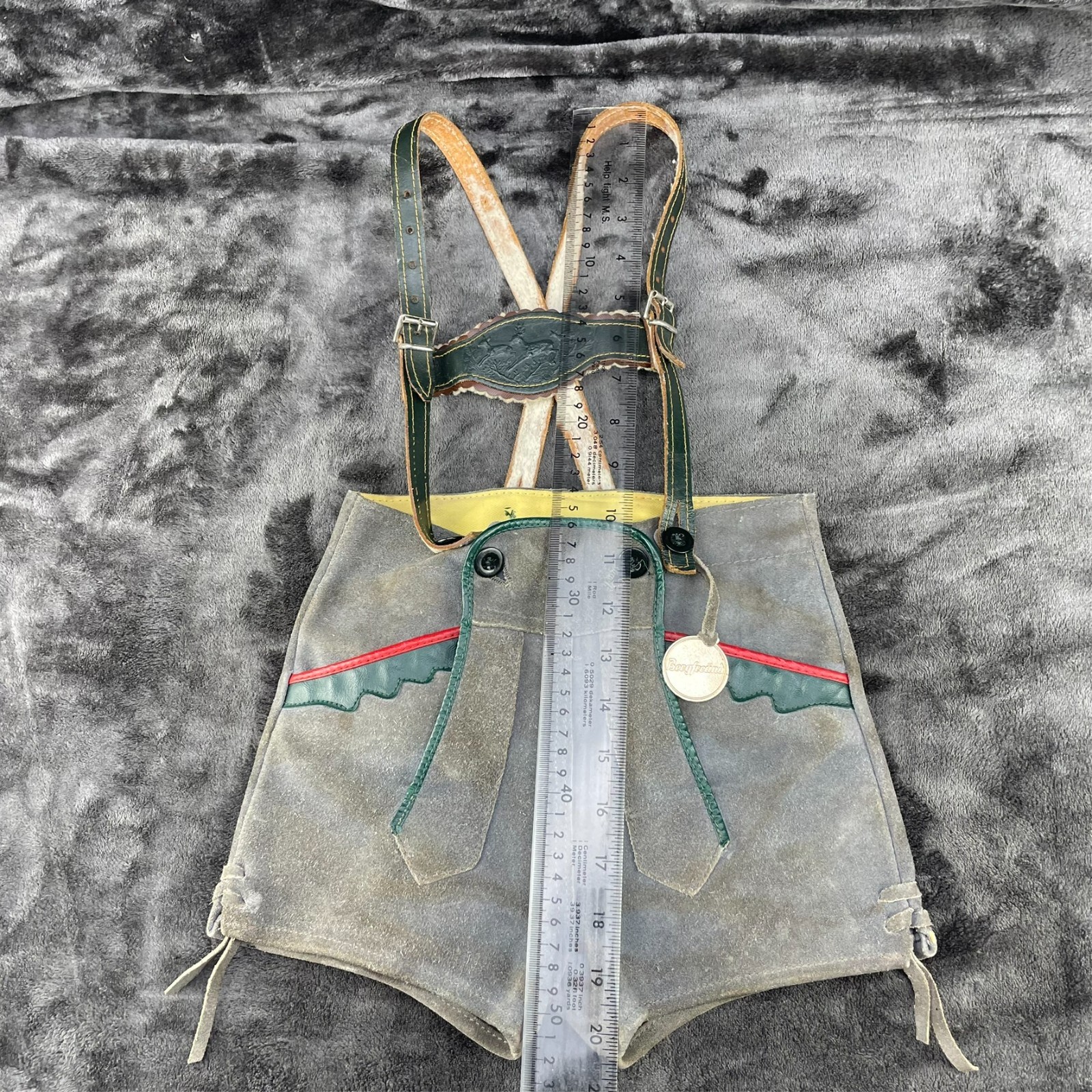 VTG BERGFREUND German Lederhosen Oktoberfest Boy’s Suede Shorts w/Suspenders