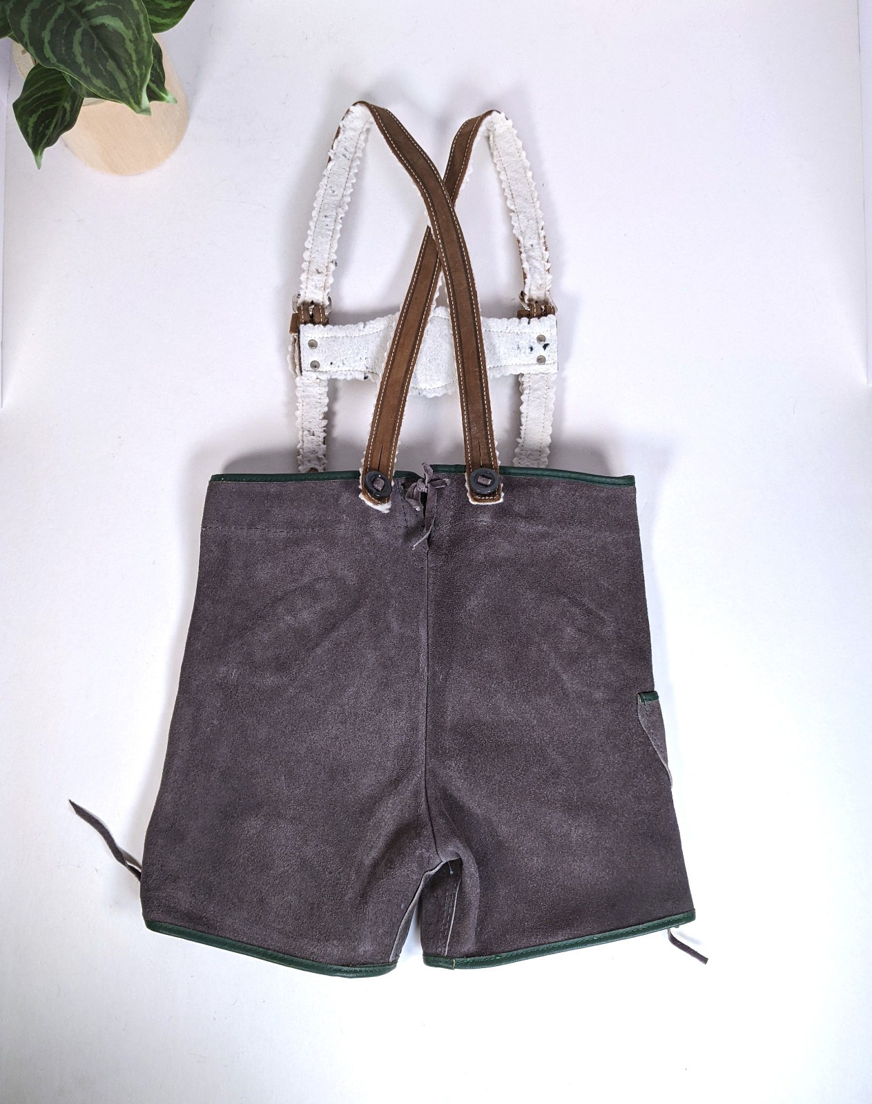 Vintage New Boy’s German/Bavarian Suede Lederhosen Shorts for Oktoberfest Sz 60