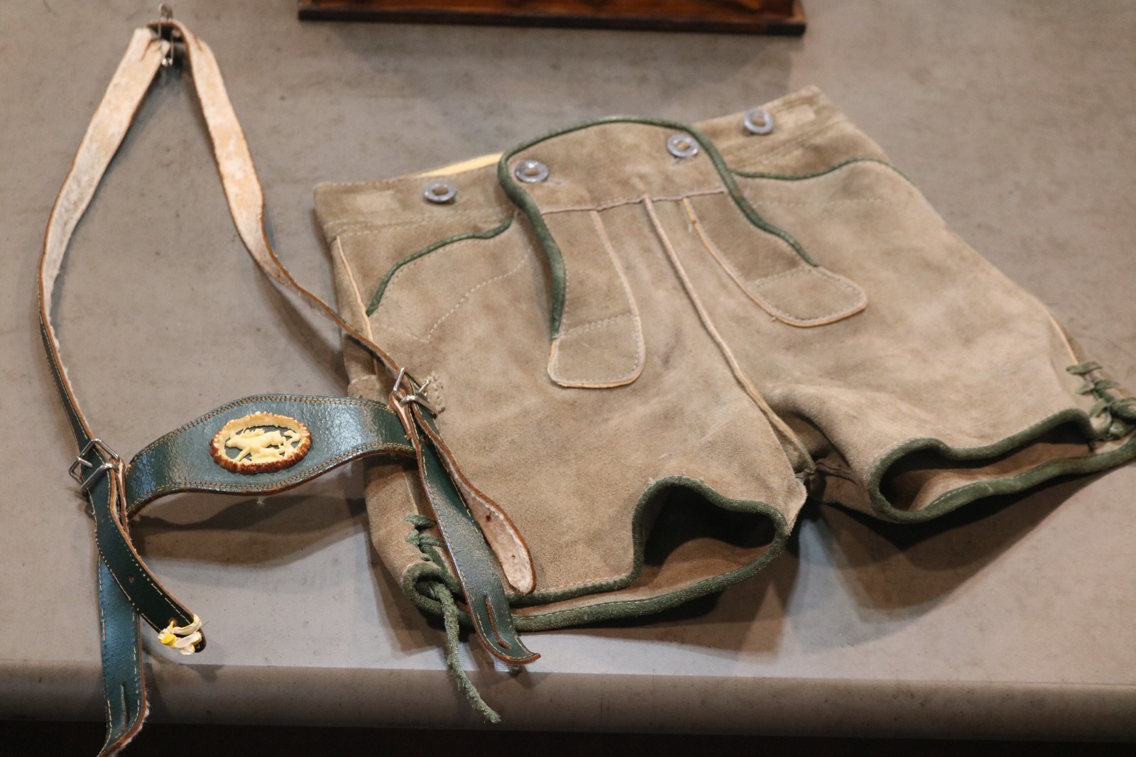 VTG BOYS SIZE 5 AUTHENTIC SUEDE BAVARIAN LEDERHOSEN OKTOBERFEST GEMUETLICHKEIT
