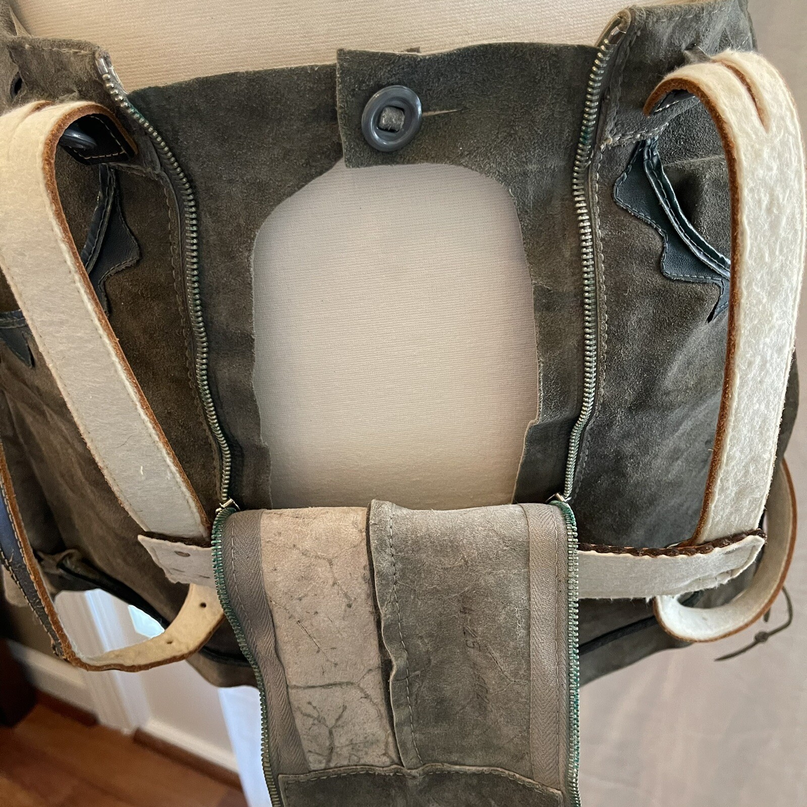 BERGFREUND Lederhosen Boys Mens 28 Olive Green Suede Trimmed in Leather Vintage
