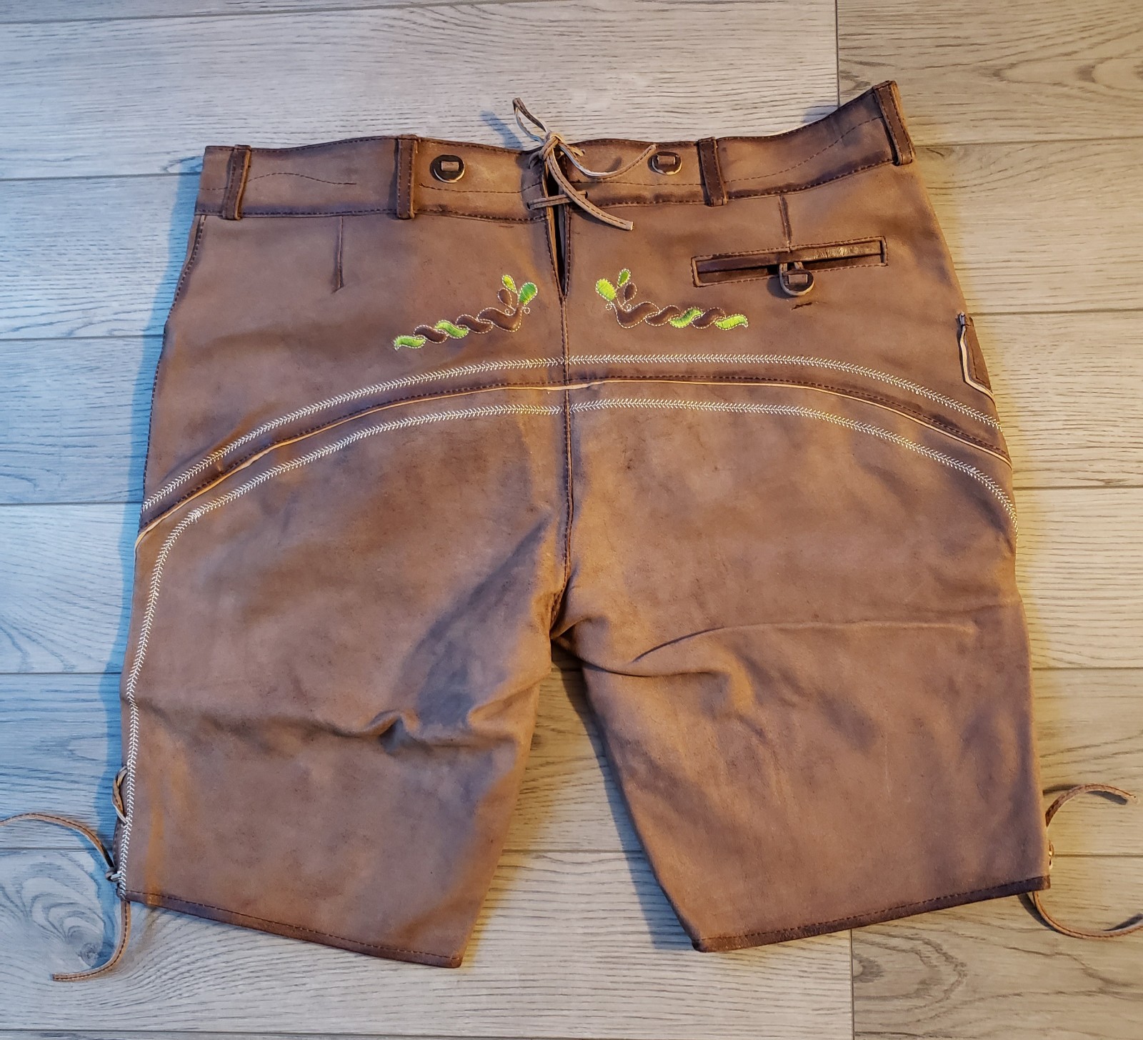 Lederhosen Mens 100% Leather Brown Green Deer Motifs Shorts Only No Suspenders