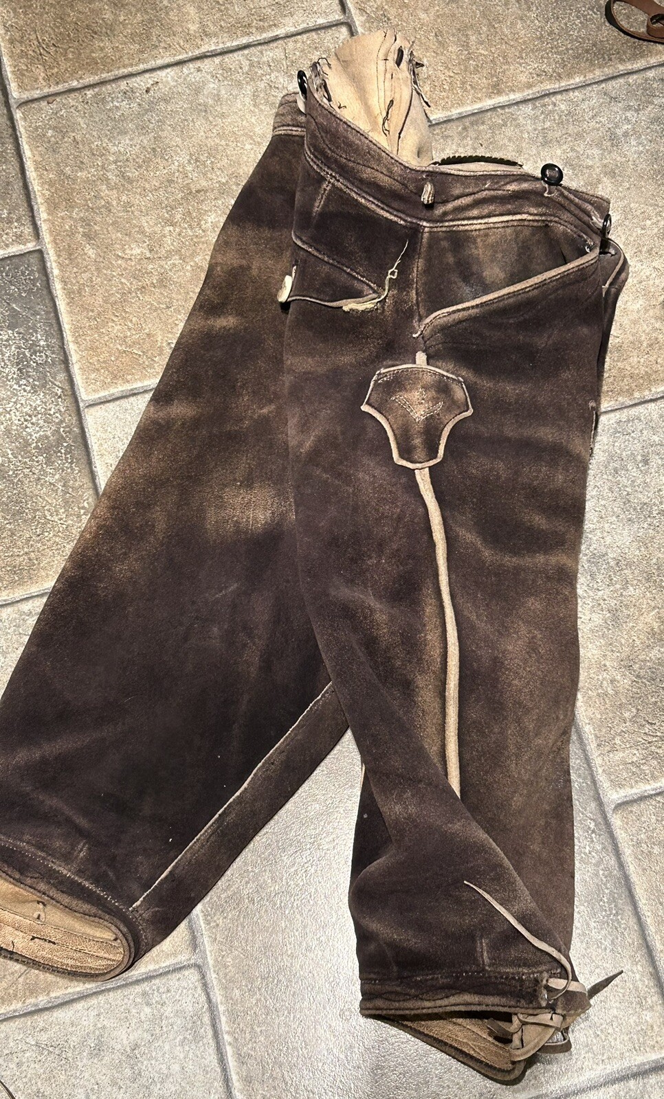 Antike Trachten Hirschleder Kniebund-Lederhose gestickt, m. Gesäß-, Messertasche