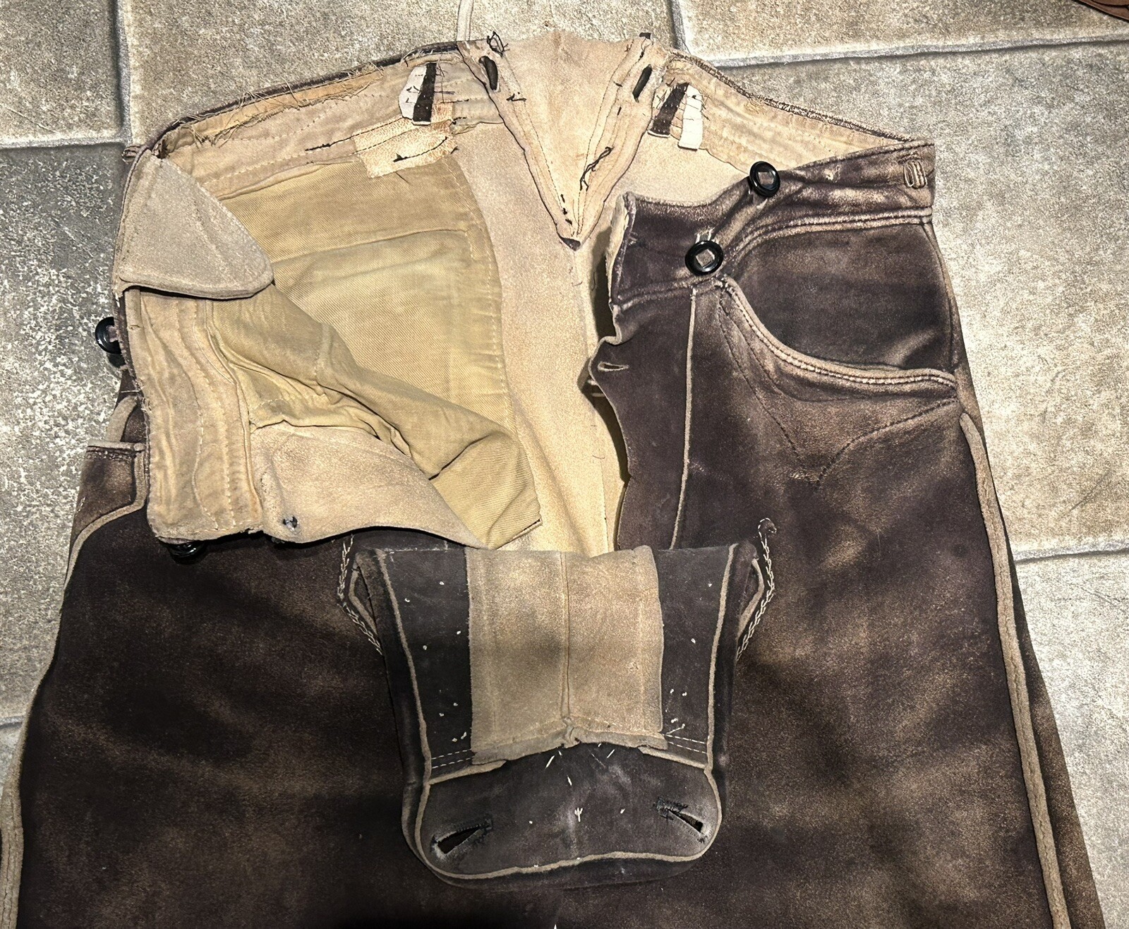 Antike Trachten Hirschleder Kniebund-Lederhose gestickt, m. Gesäß-, Messertasche