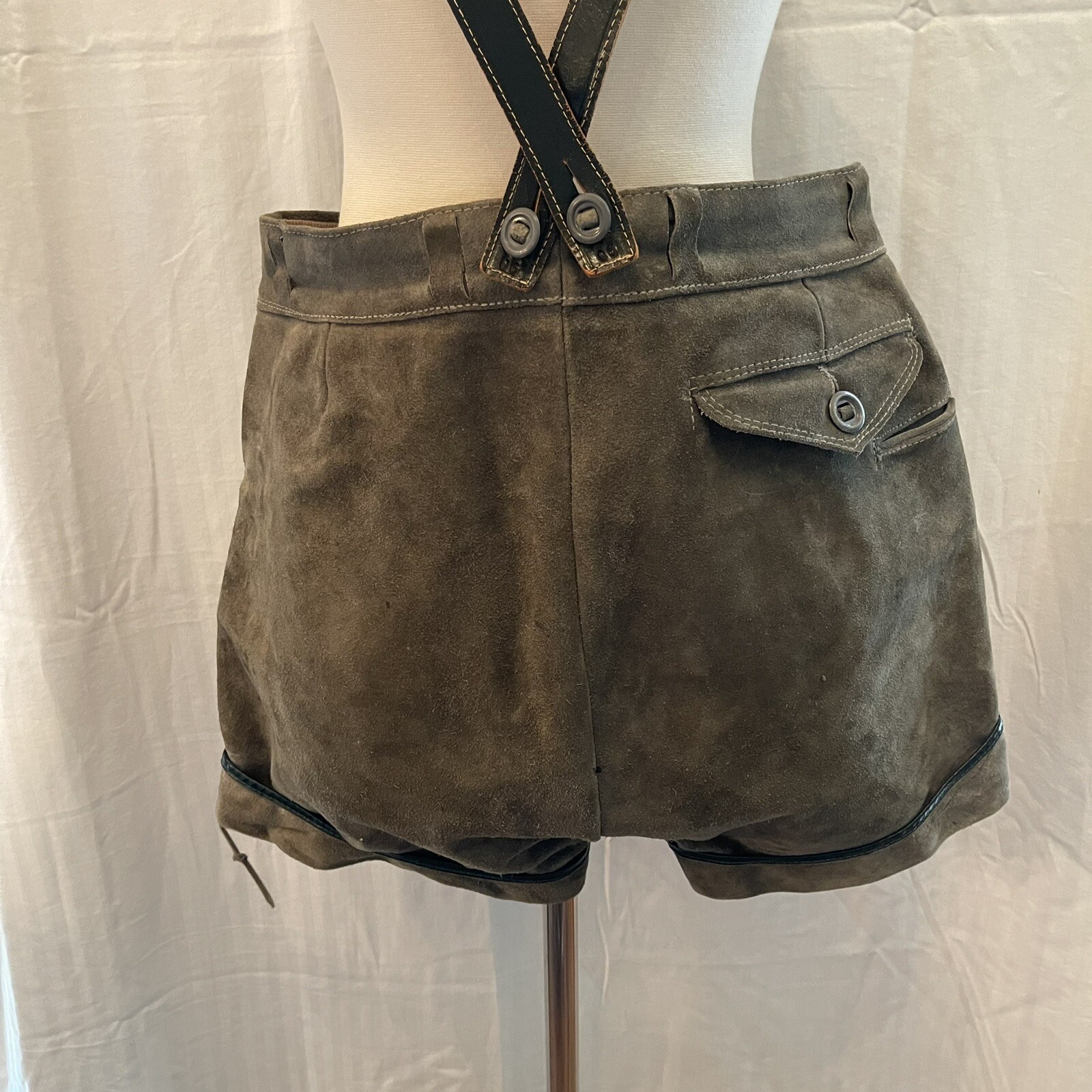 BERGFREUND Lederhosen Boys Mens 28 Olive Green Suede Trimmed in Leather Vintage
