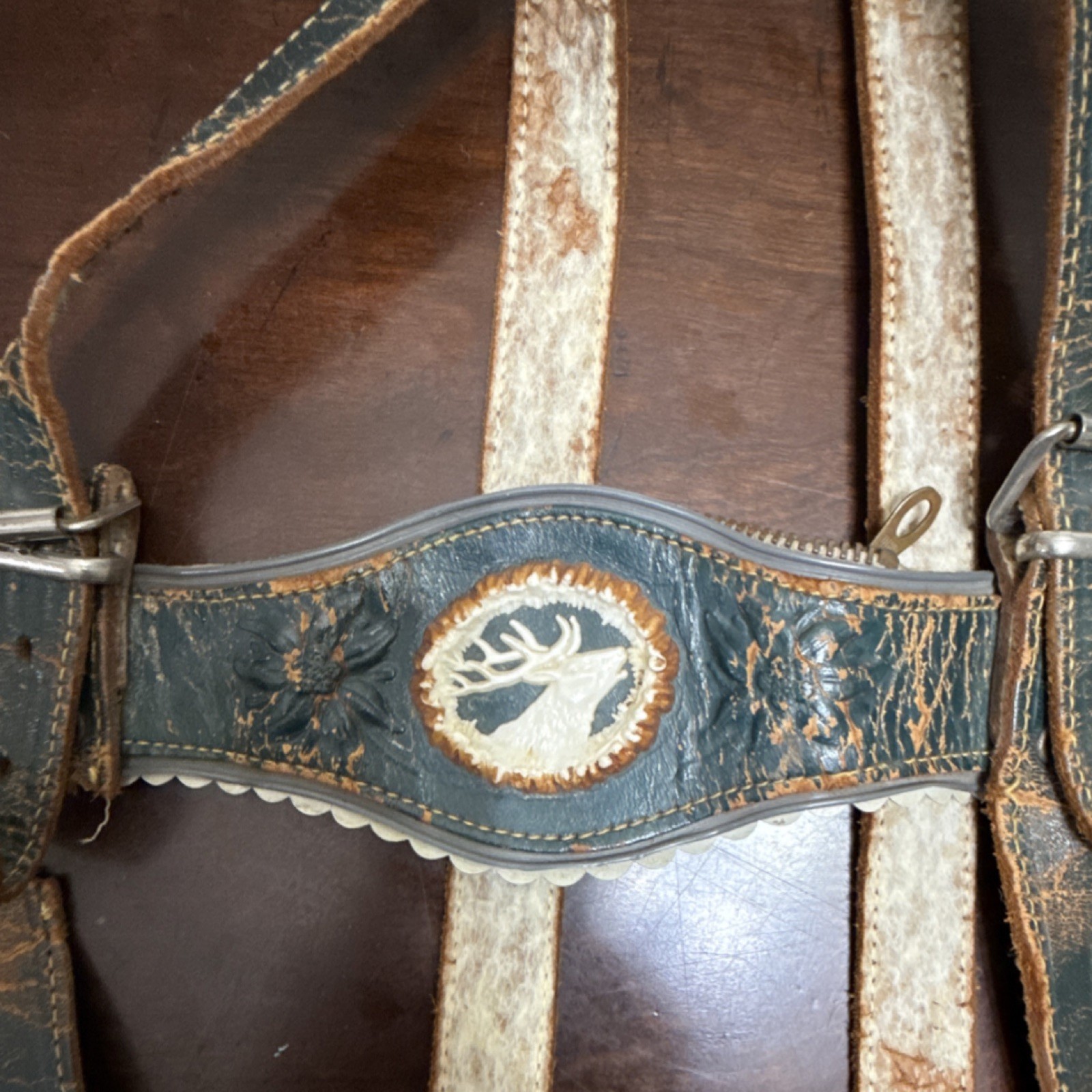Lederhosen Kurze Hirschleder Vintage with Stains And Torn Strap