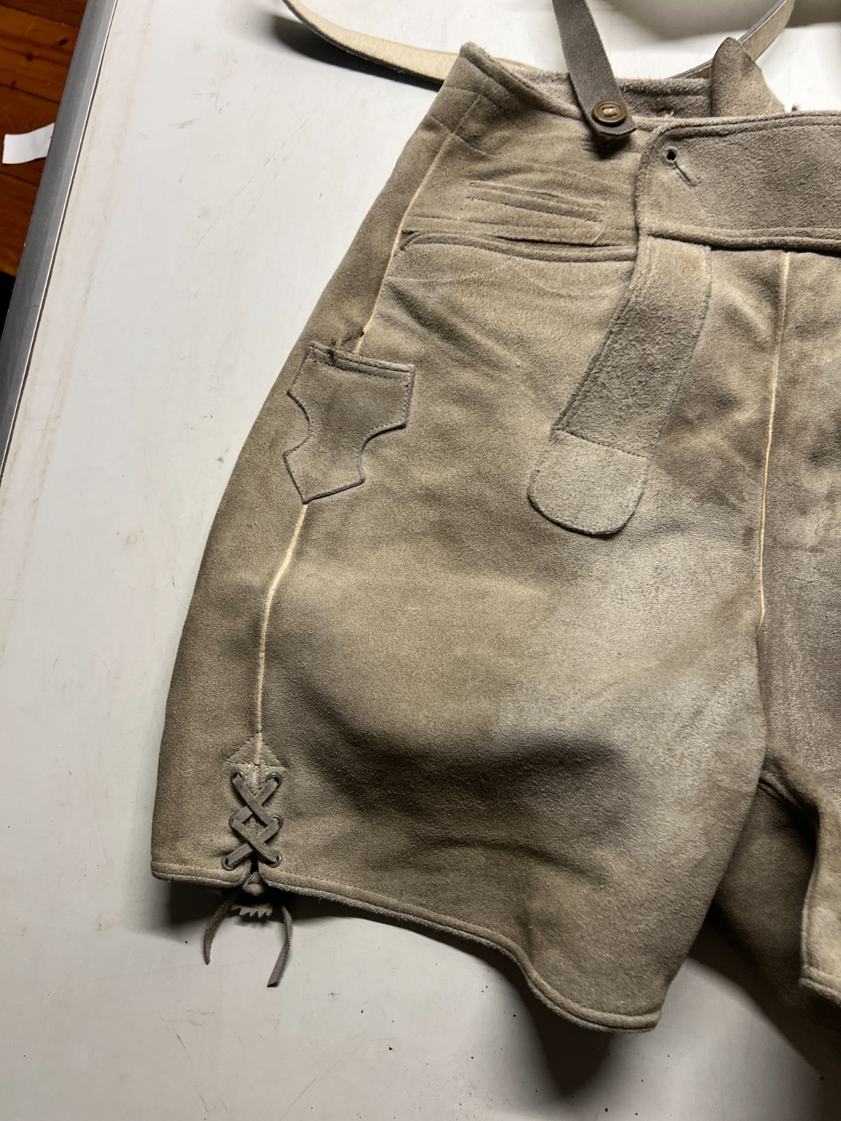 Lederhosen Bavarian Shorts Beige Suspenders Suede Germany Festive Mens Sz 16×19