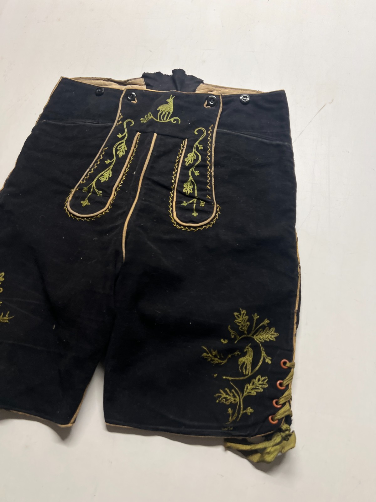 Lederhosen Suede Leather Shorts Black Bavarian Festive Embroidery Mens Sz 16×9.5