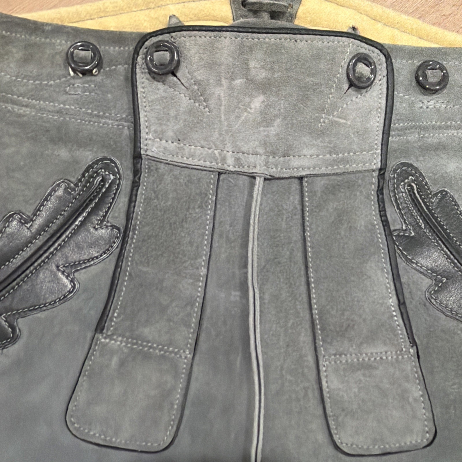 VINTAGE GERMAN LEDERHOSEN GRAY SUEDE LEATHER OKTOBERFEST FESTIVAL Women Men??