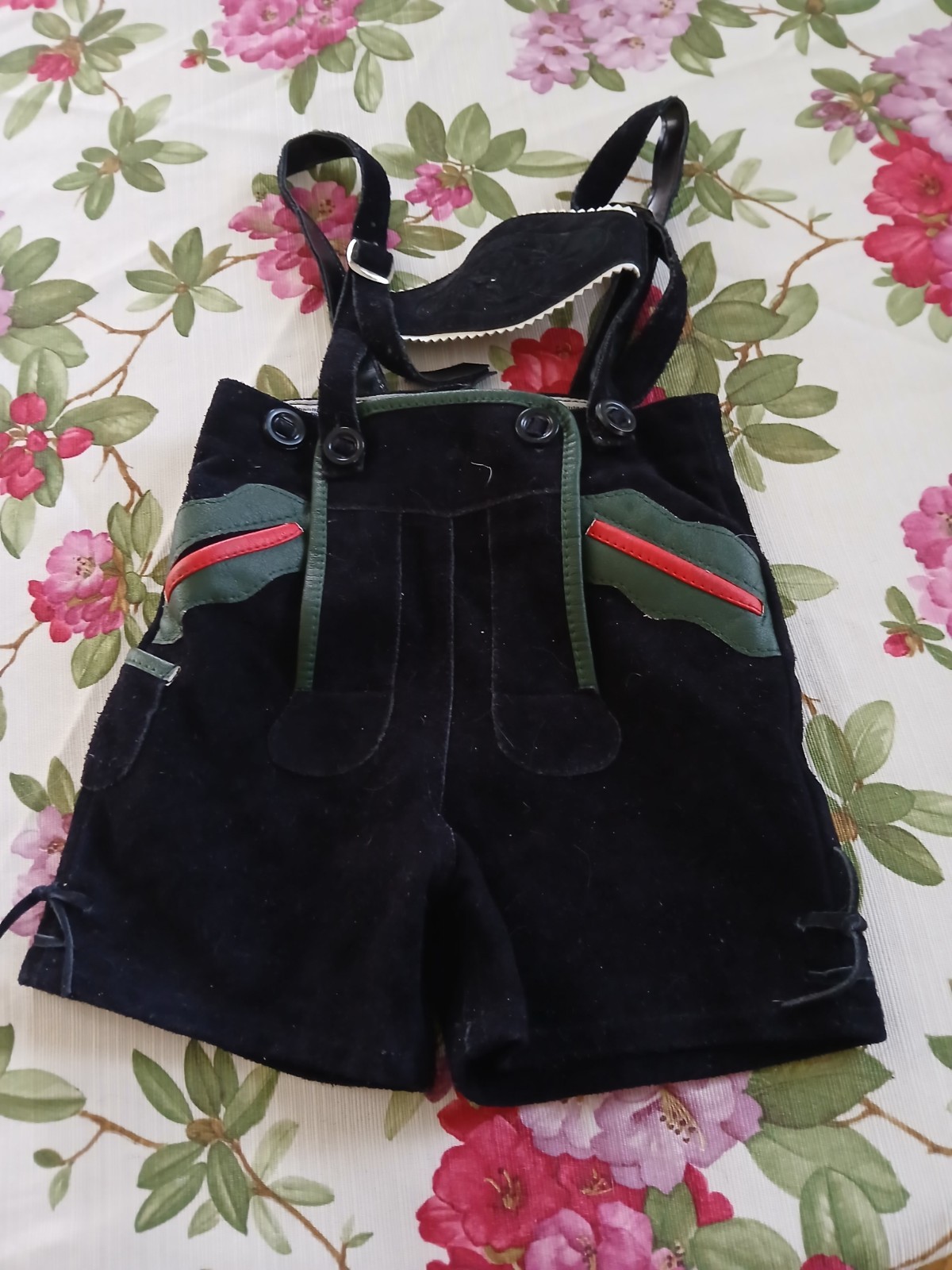 Vintage 1960s Black Lederhosen Shorts w/ Suspenders – Suede Size 86 Kids – VG+
