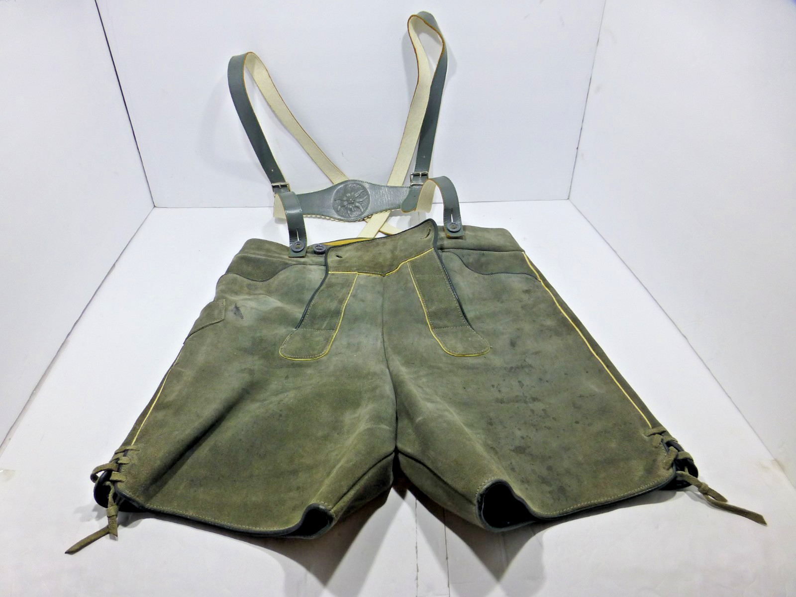 German Lederhouse shorts, gray, size 34