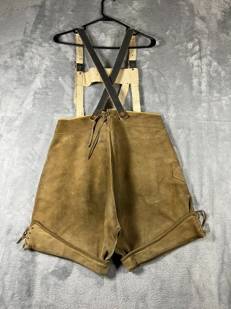 Lederhosen Bavarian Leather Shorts Oktoberfest Festival 30 Brooch Carved