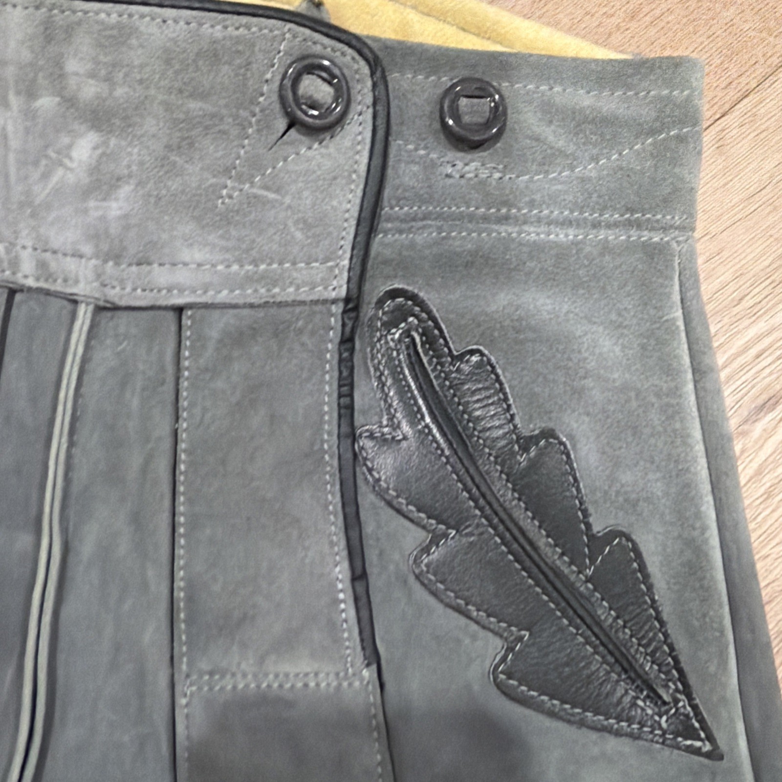VINTAGE GERMAN LEDERHOSEN GRAY SUEDE LEATHER OKTOBERFEST FESTIVAL Women Men??