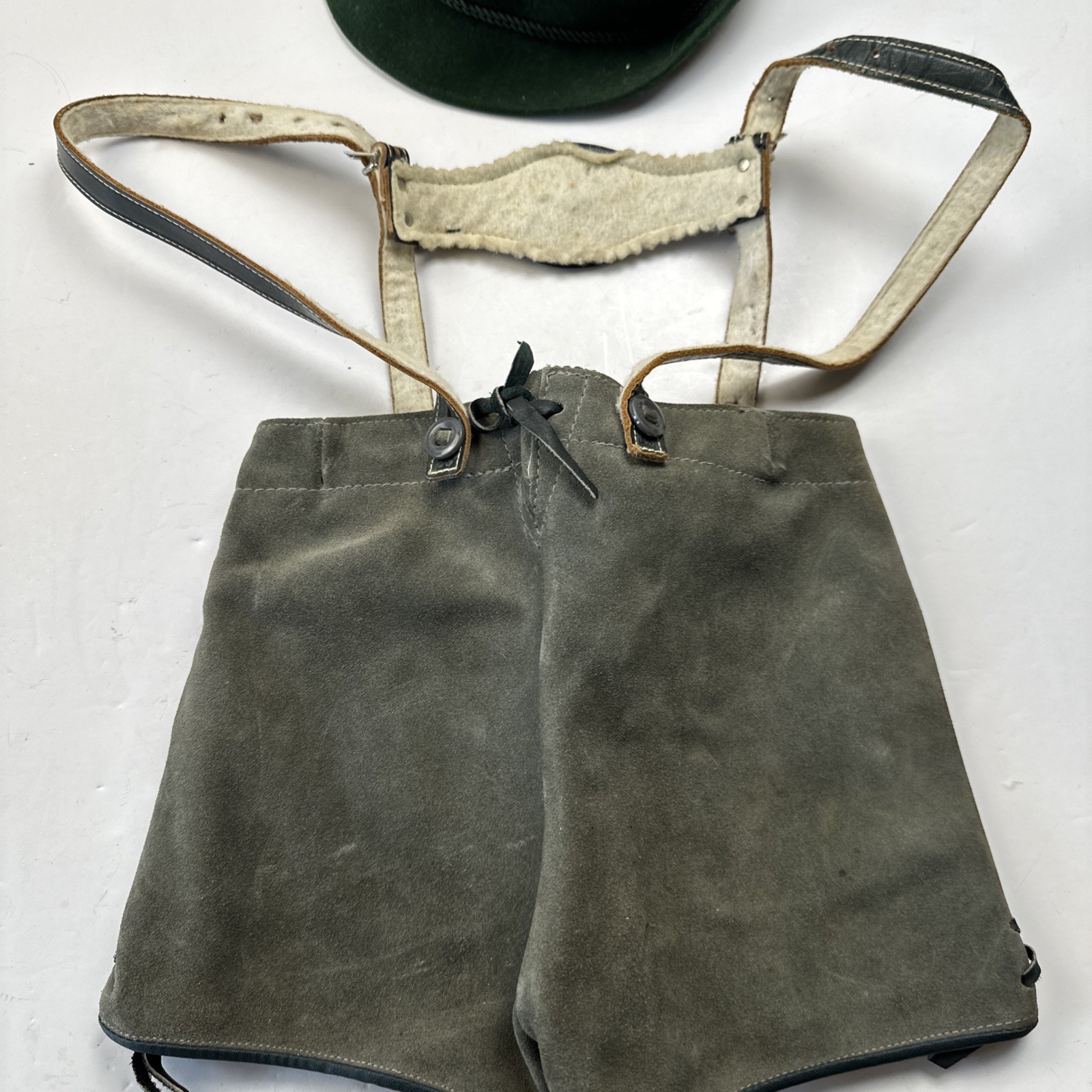 Traditional Boy’s German Lederhosen 24″ Waist Line With Hat and Pins Leather VTG