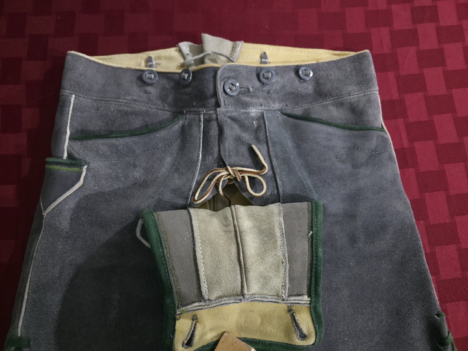 Authentic Vintage Lederhosen Oktoberfest Men Suede Leather Green Shorts