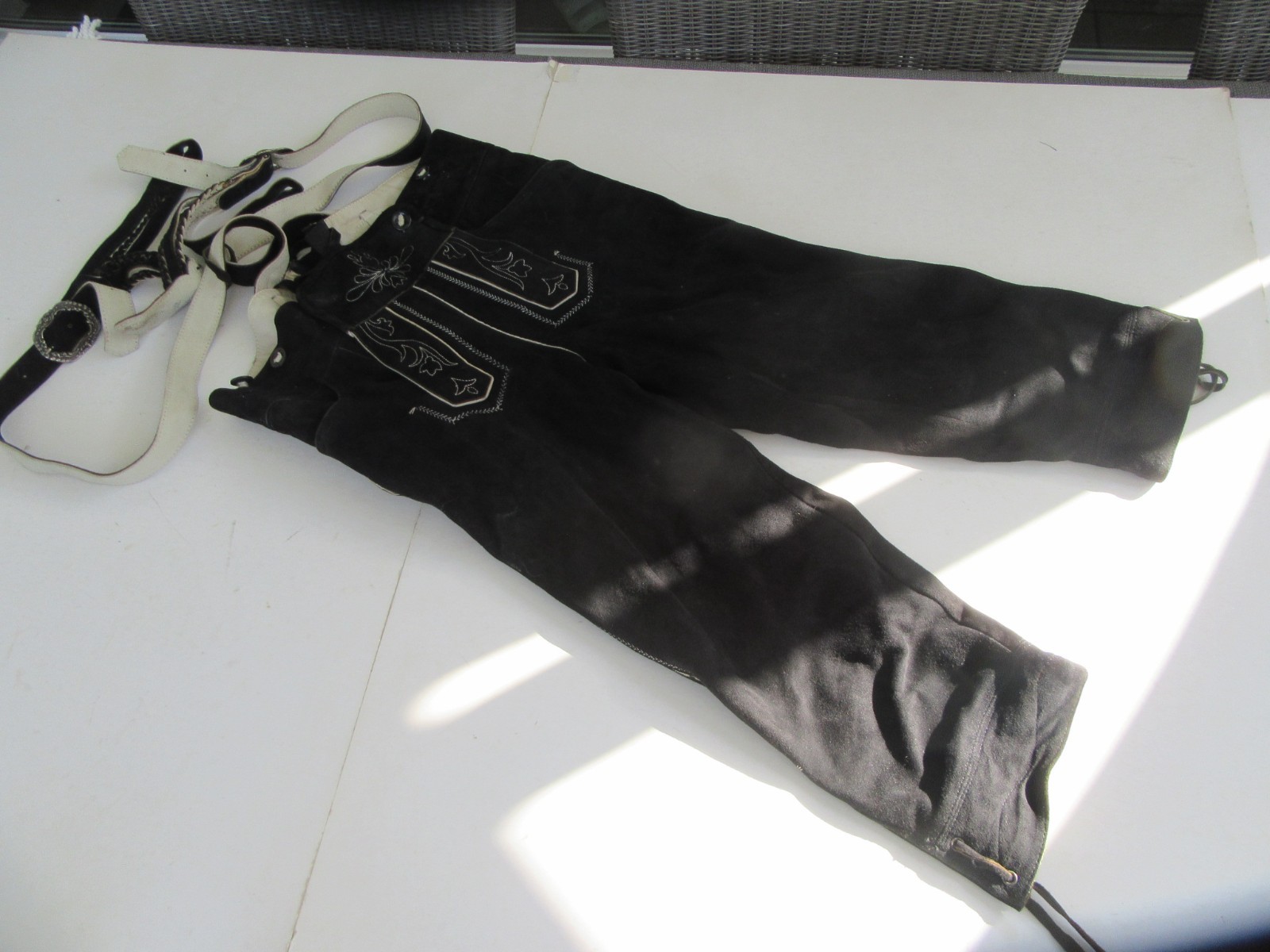3/4 length black leather trousers size 90? Suede Suspenders Embroidered Oktoberfest