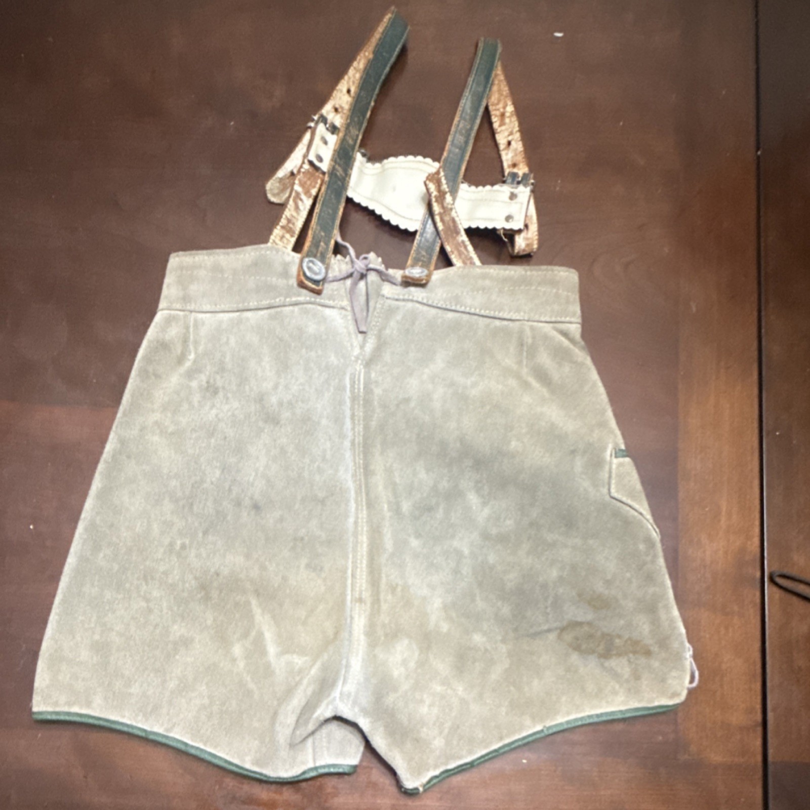 Lederhosen Kurze Hirschleder Vintage with Stains And Torn Strap