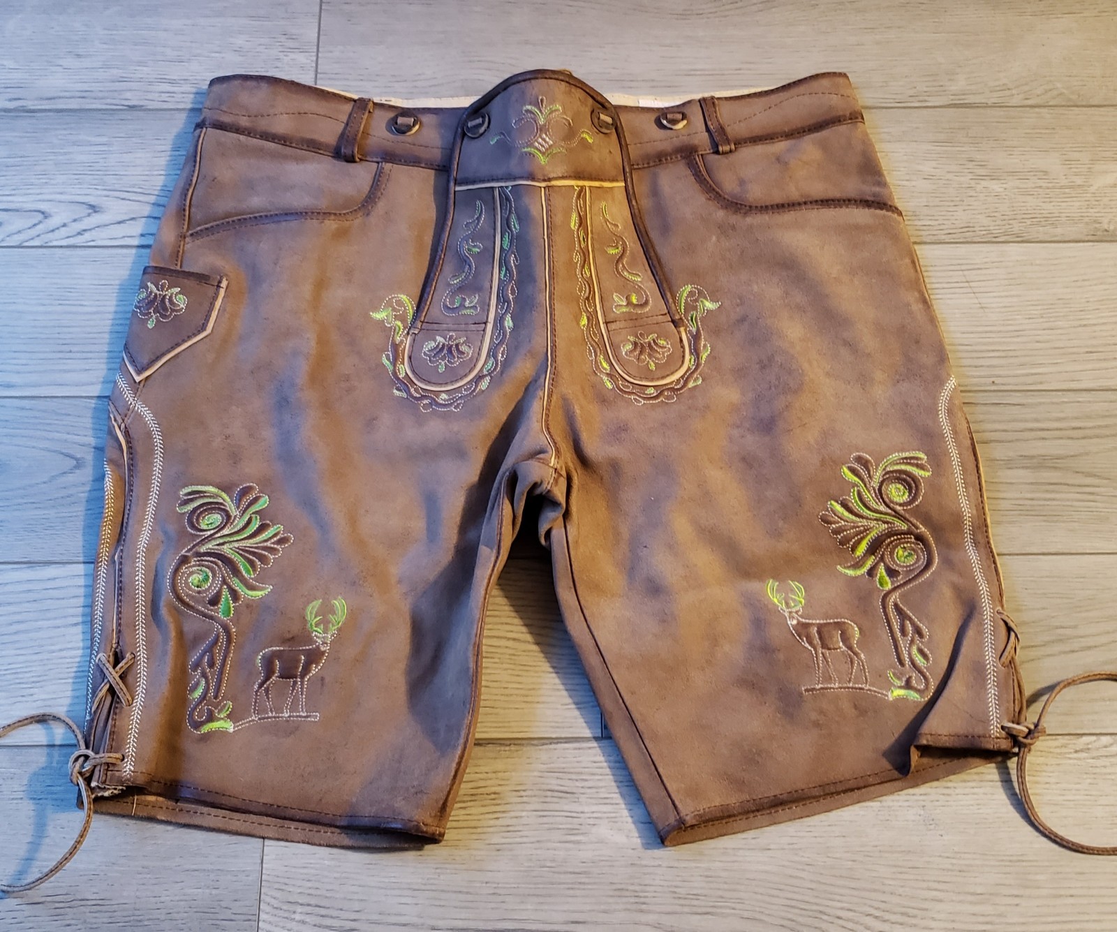 Lederhosen Mens 100% Leather Brown Green Deer Motifs Shorts Only No Suspenders